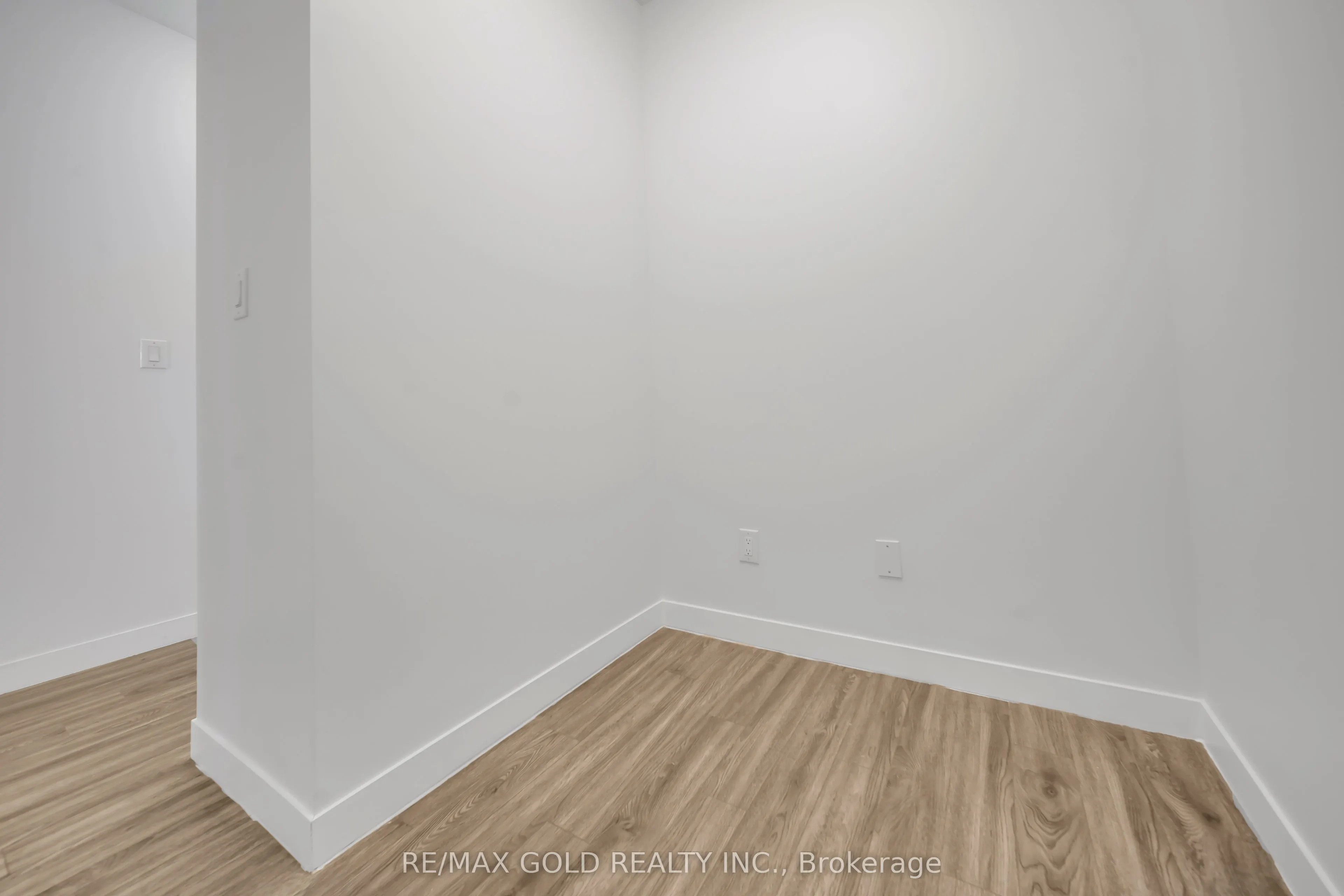 128 King Street N #803