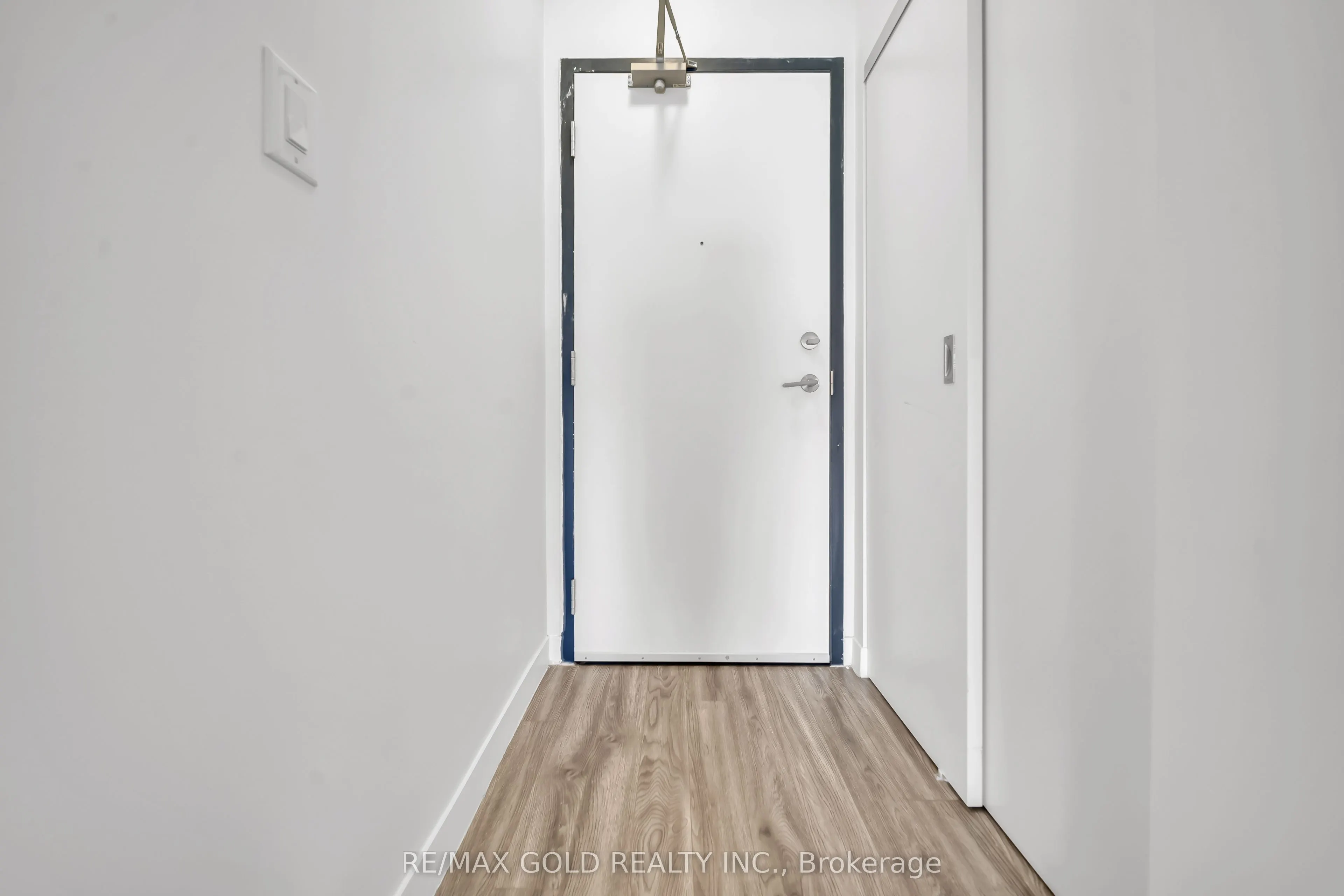 128 King Street N #803