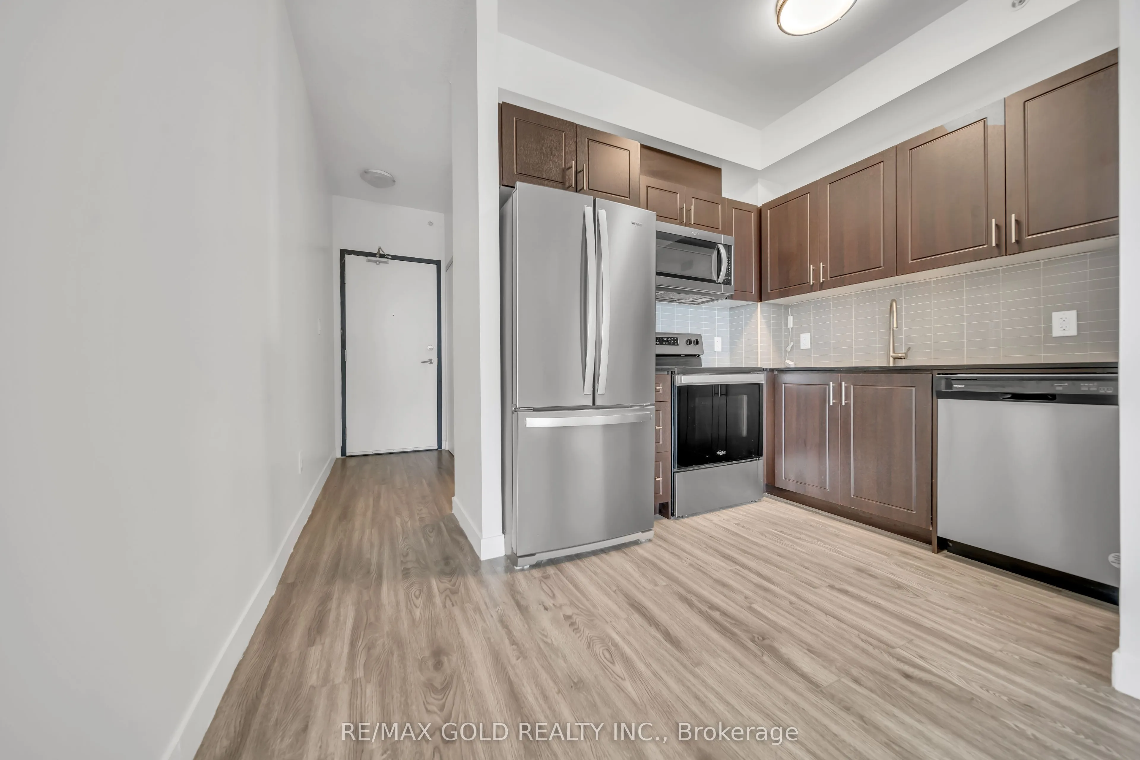 128 King Street N #803