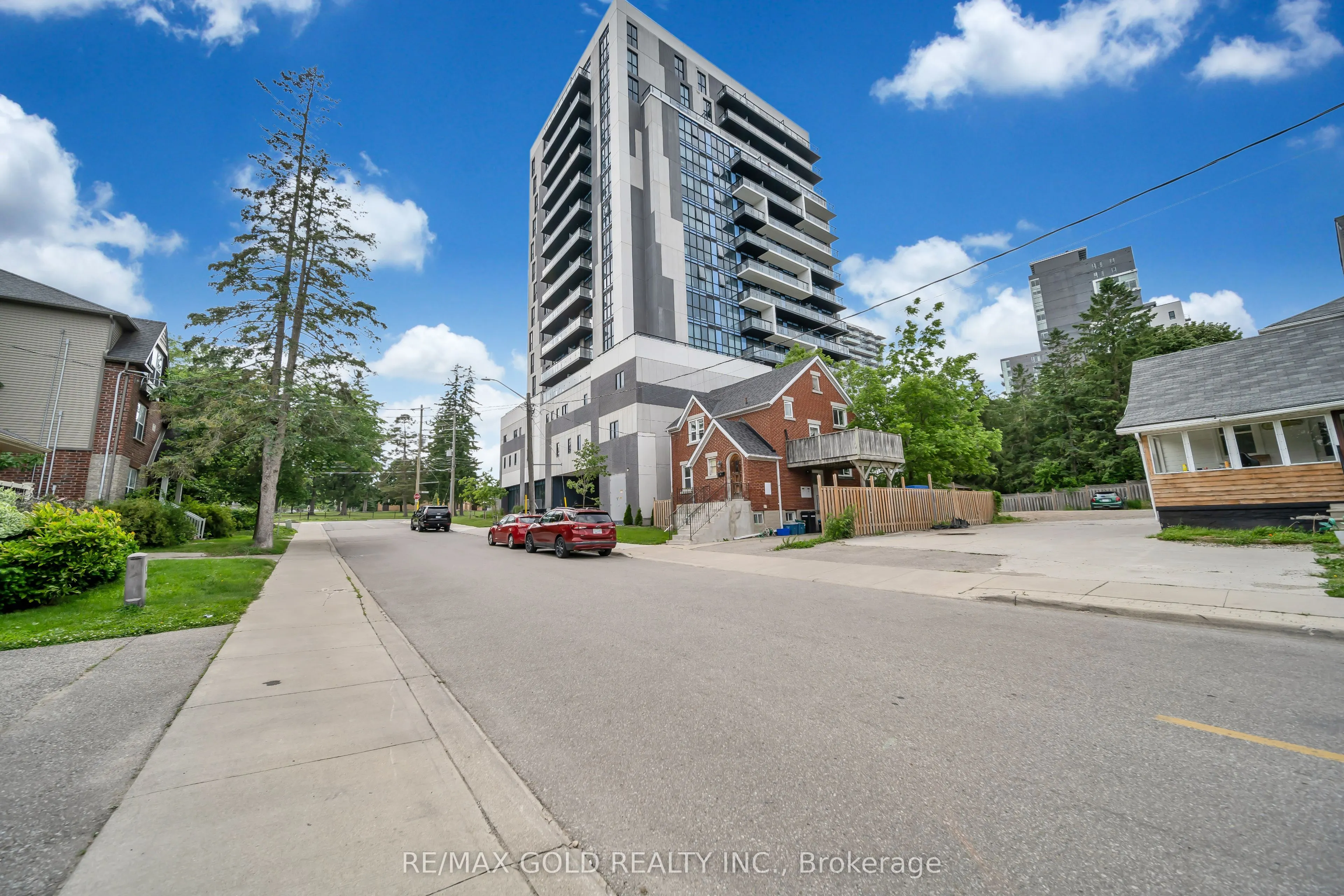 128 King Street N #803