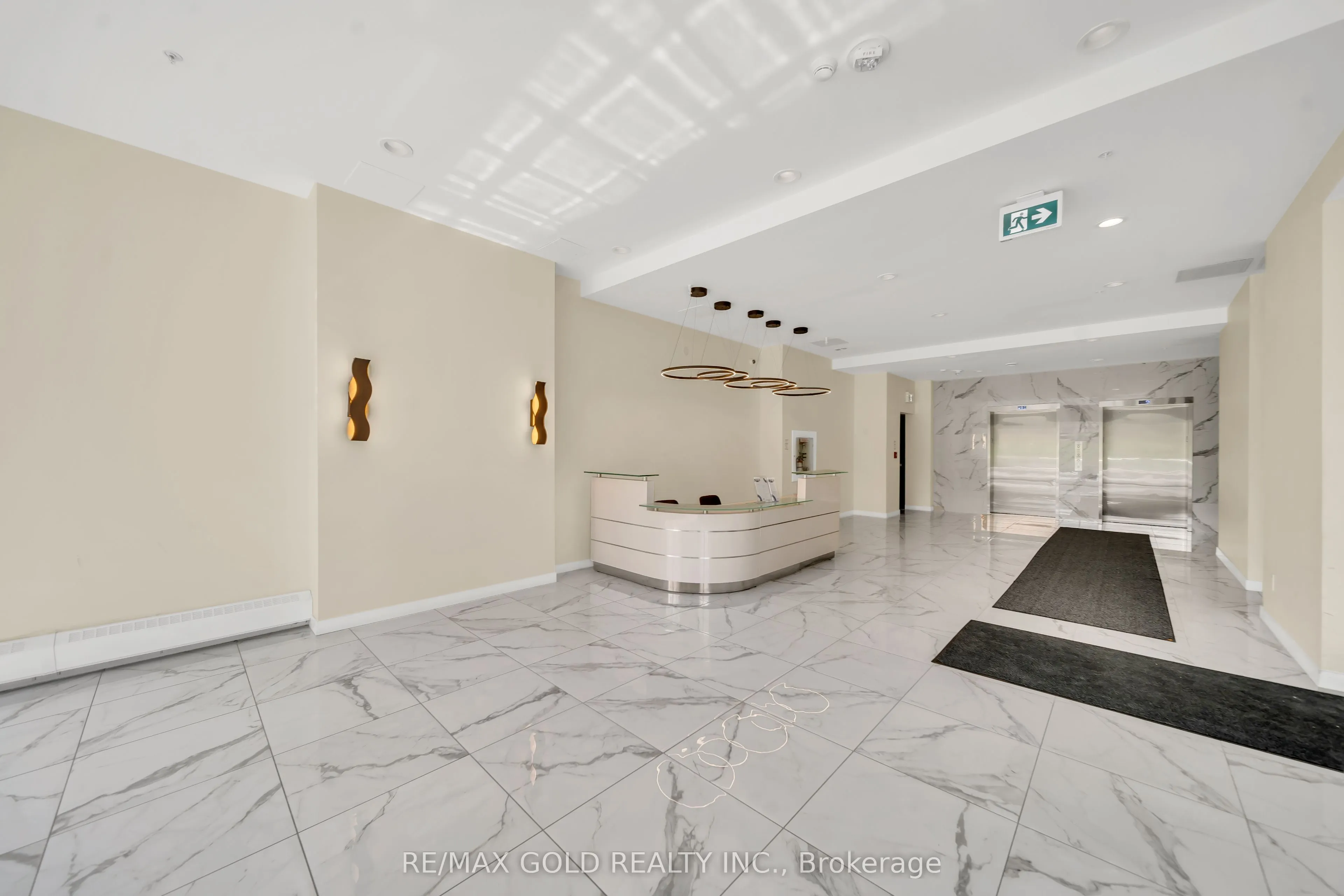 128 King Street N #803