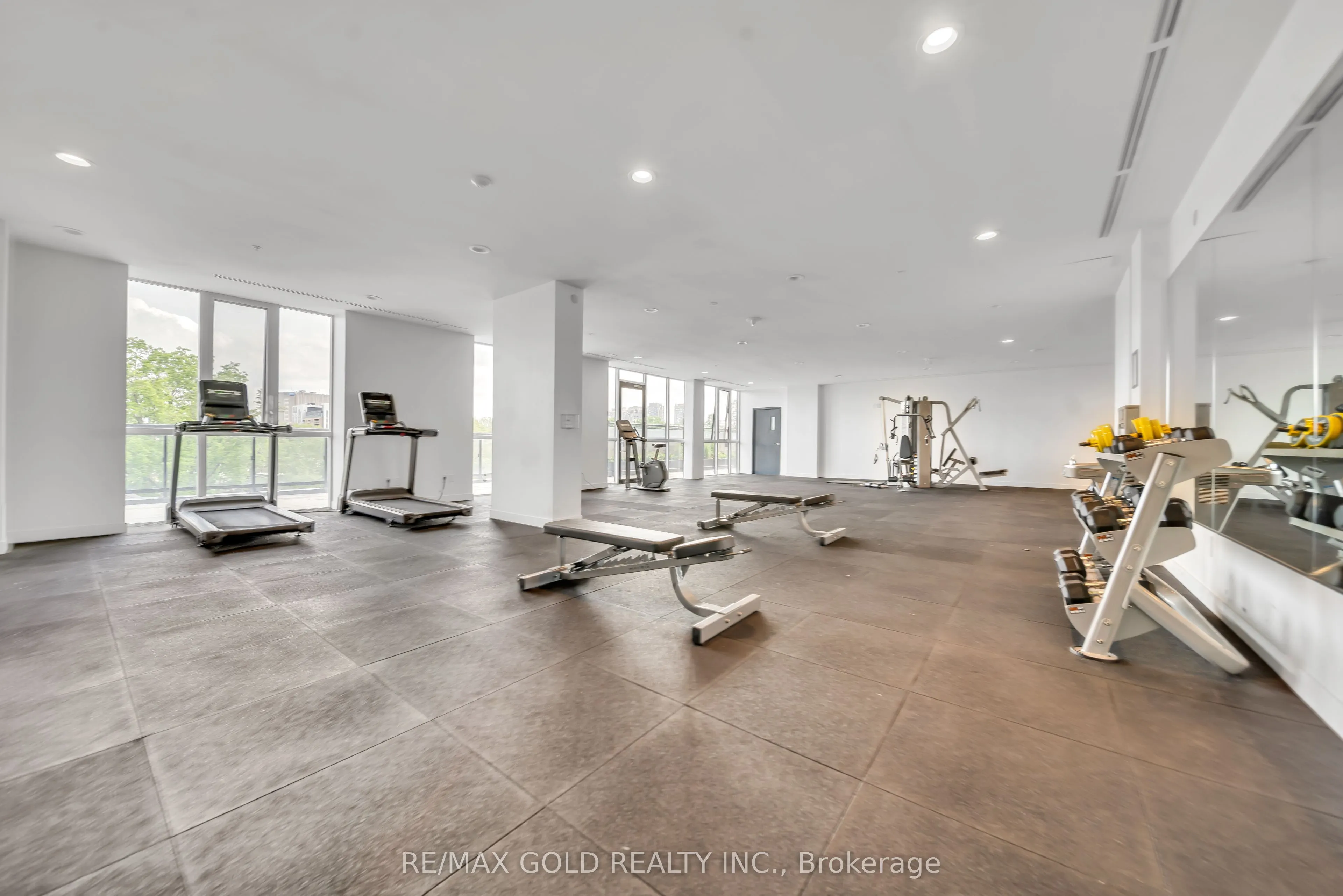 128 King Street N #803