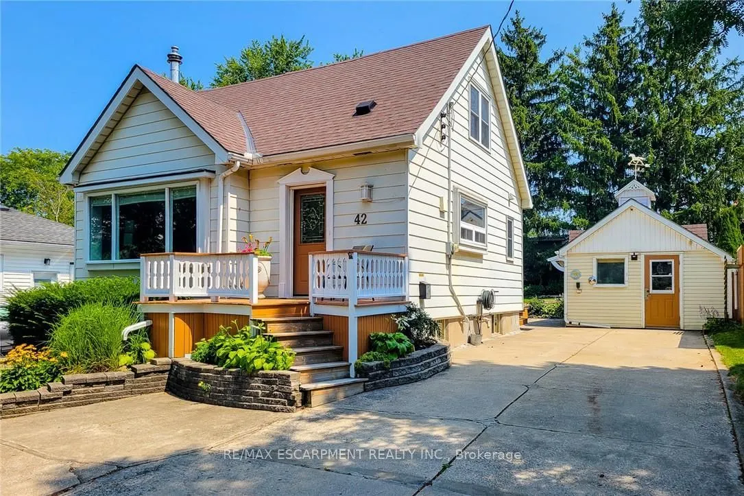 42 LAKE Avenue N