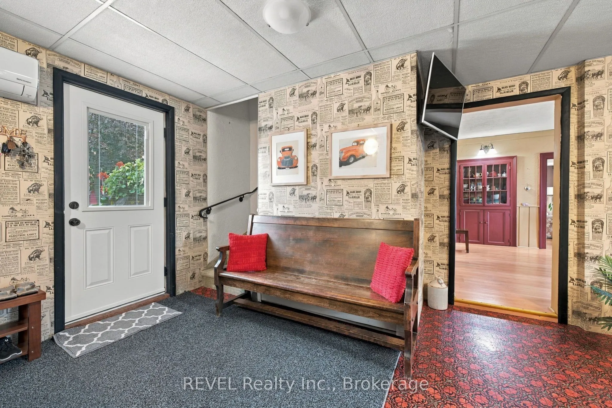 61 Queen Street N