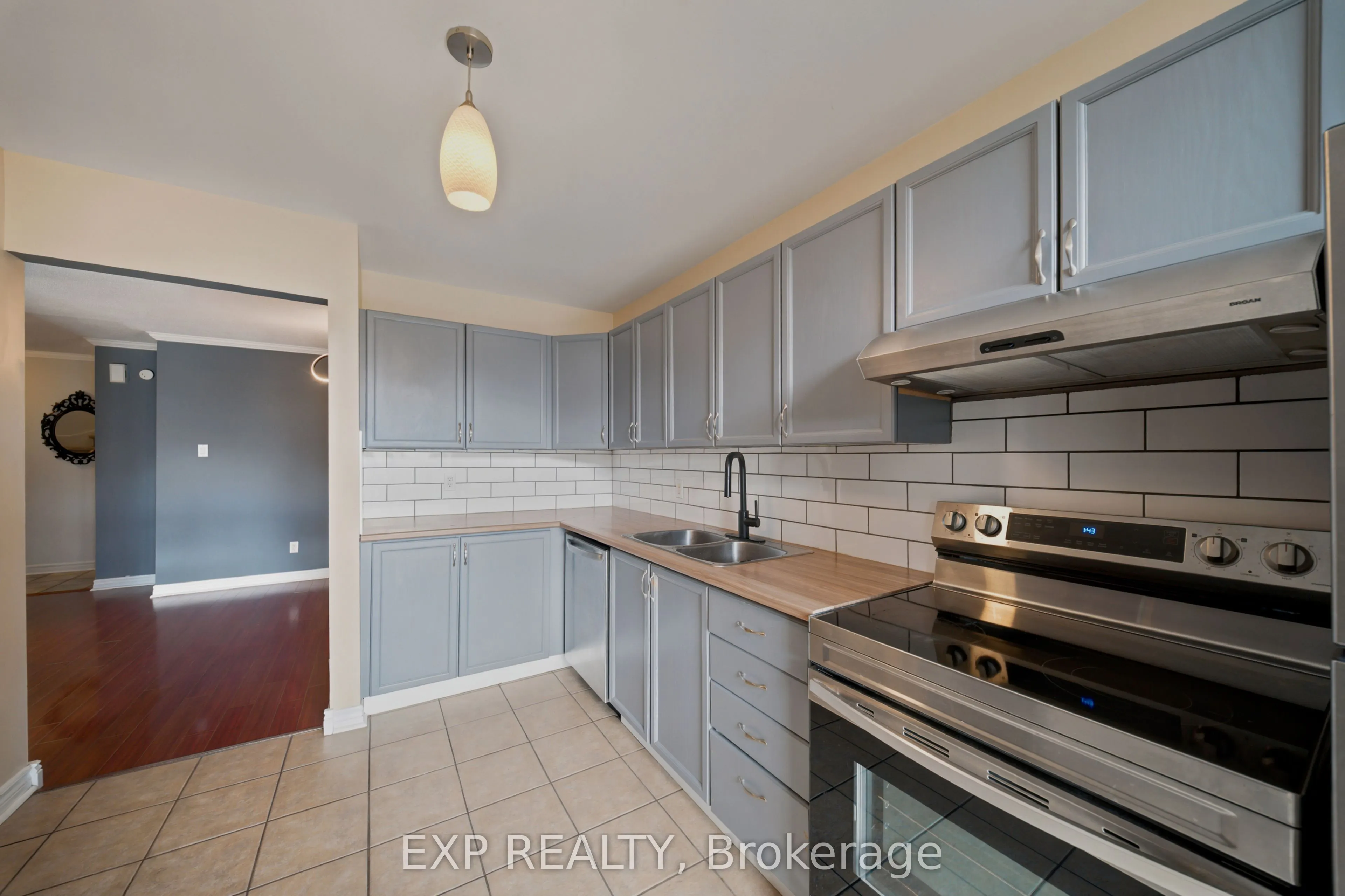 574 Latour Crescent