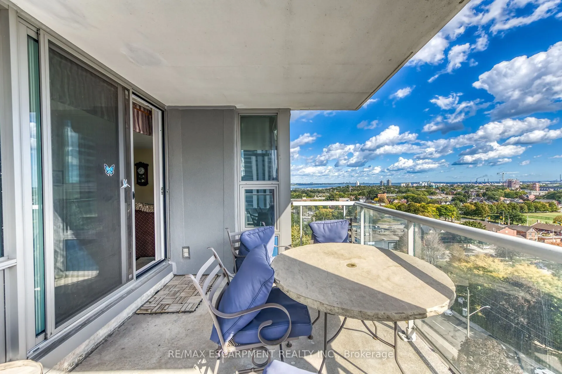 75 QUEEN Street N #1203