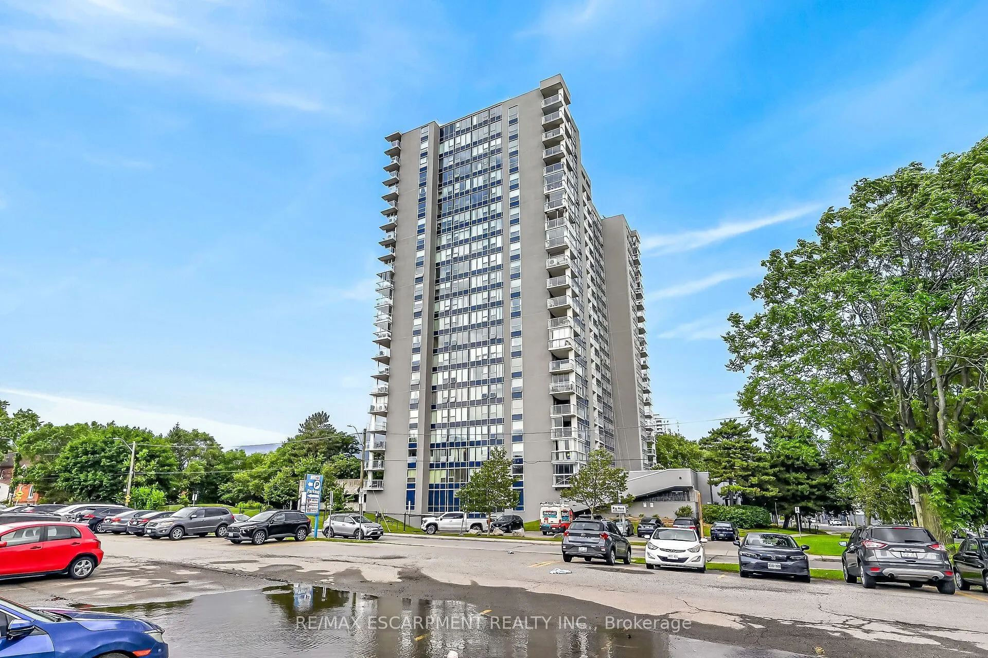 75 QUEEN Street N #1203