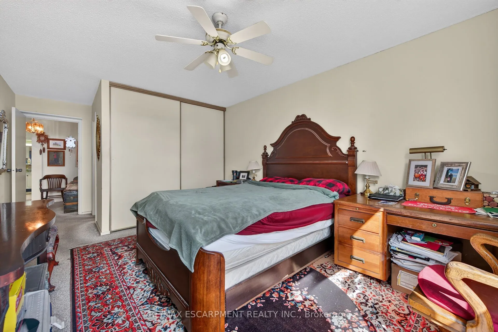 75 QUEEN Street N #1203