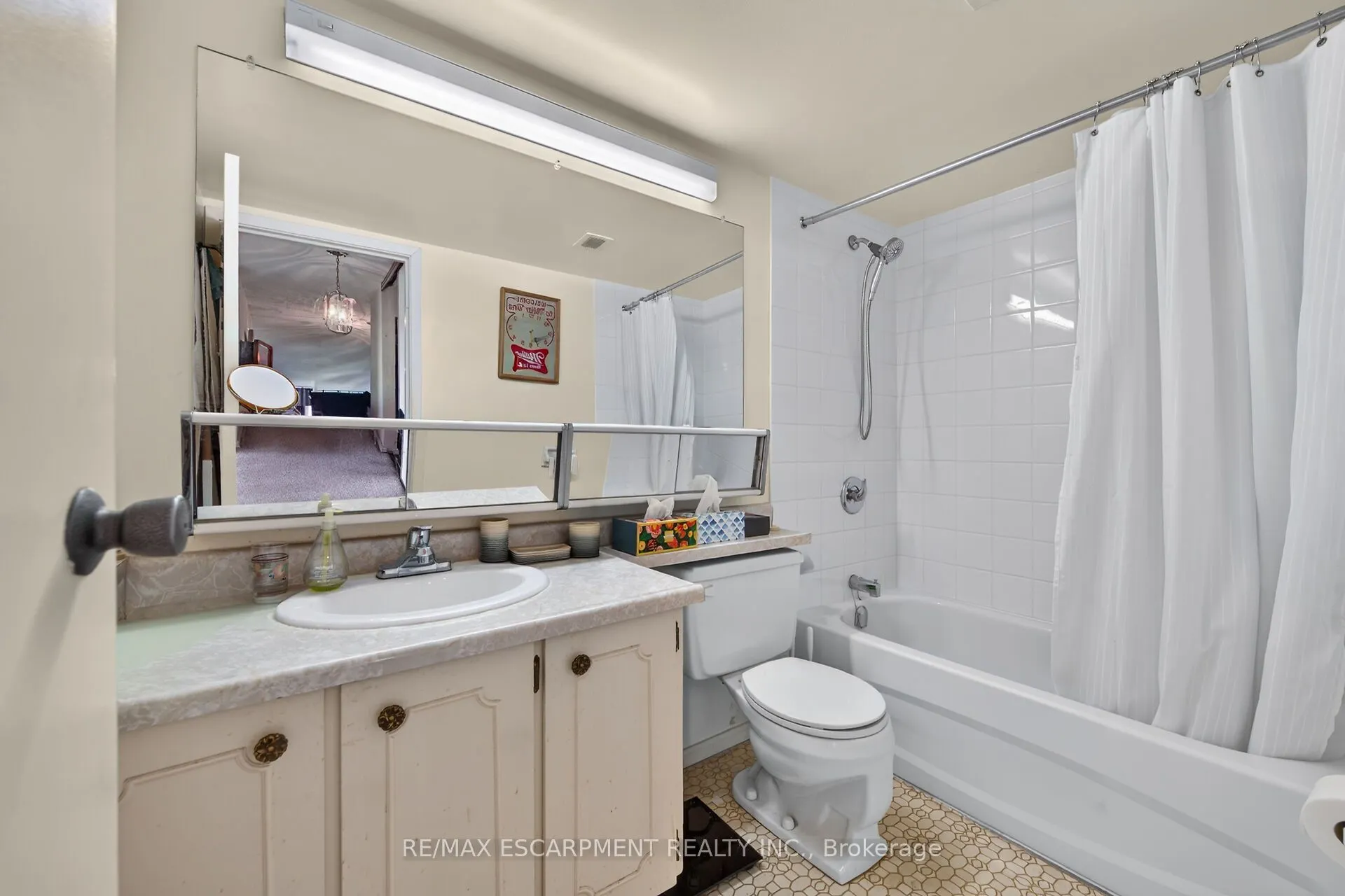 75 QUEEN Street N #1203