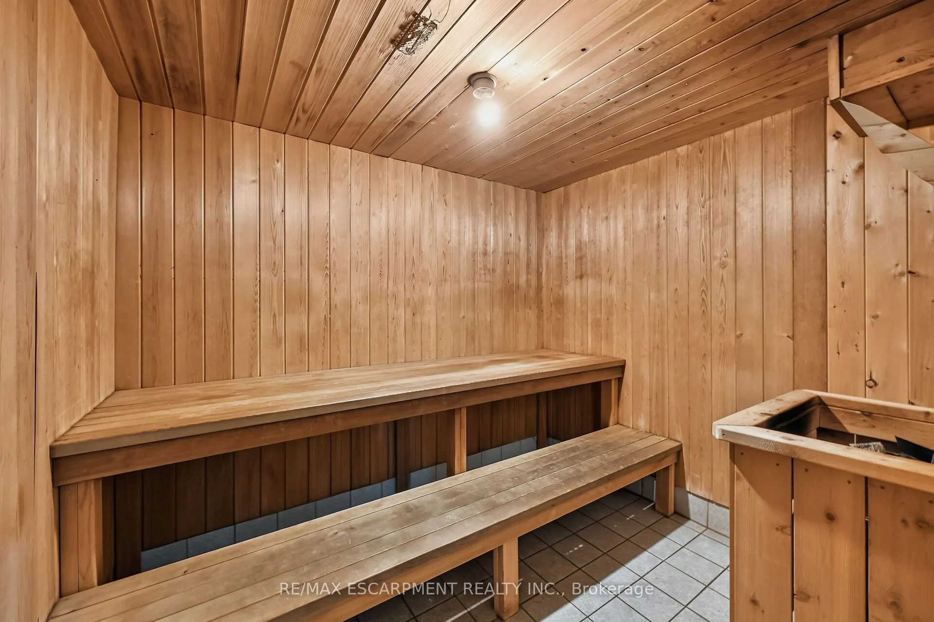 75 QUEEN Street N #1203