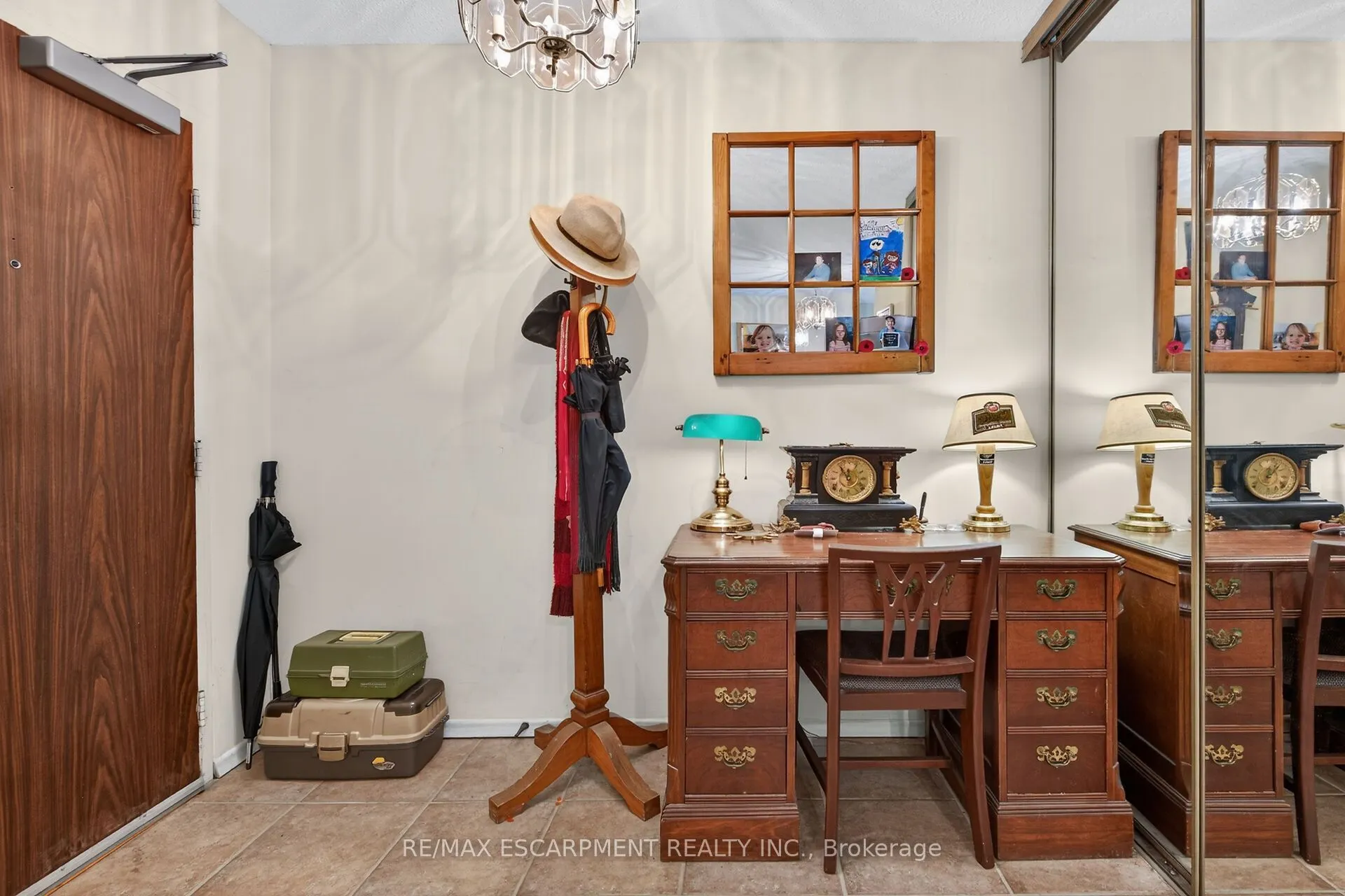 75 QUEEN Street N #1203
