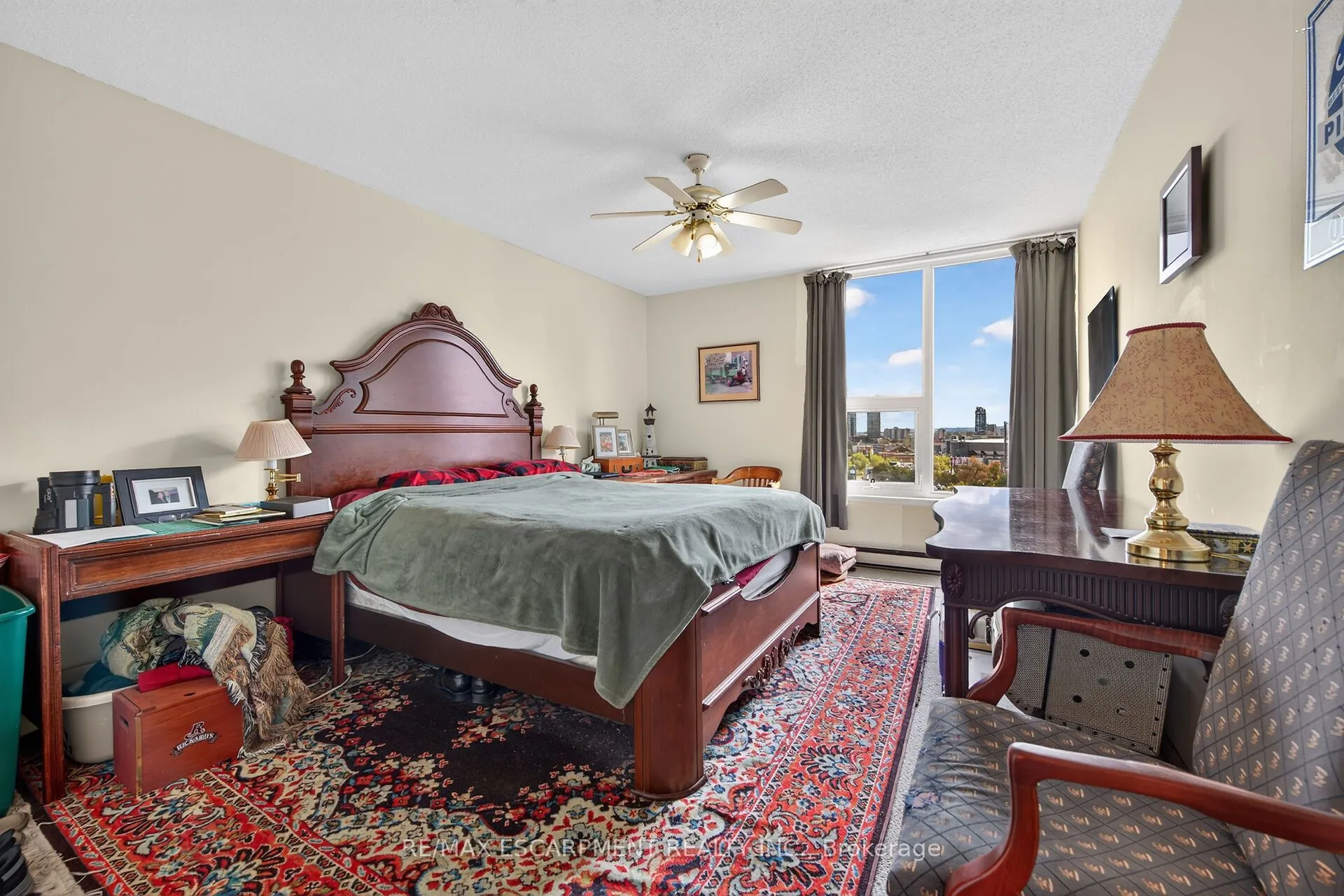 75 QUEEN Street N #1203