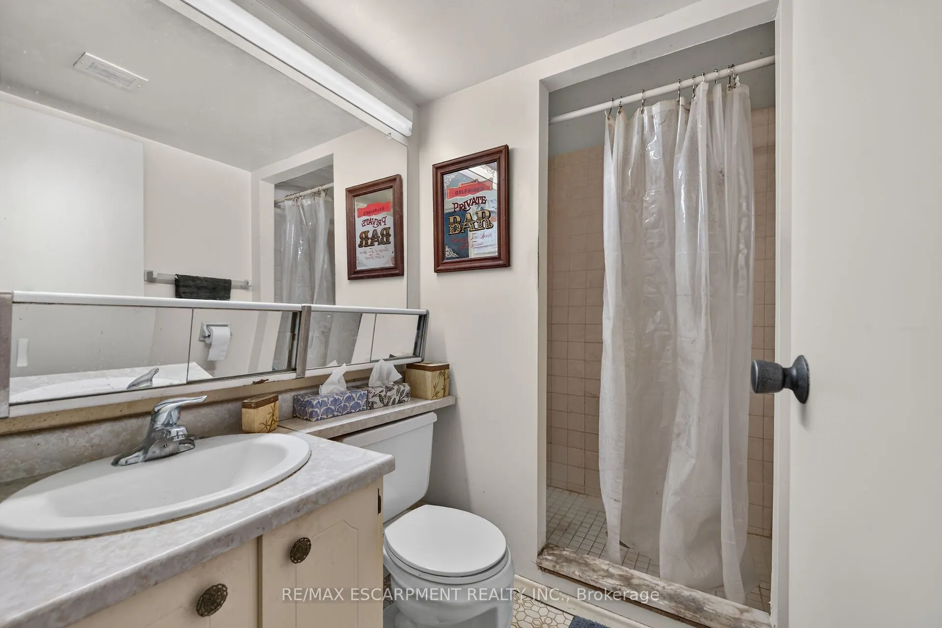 75 QUEEN Street N #1203