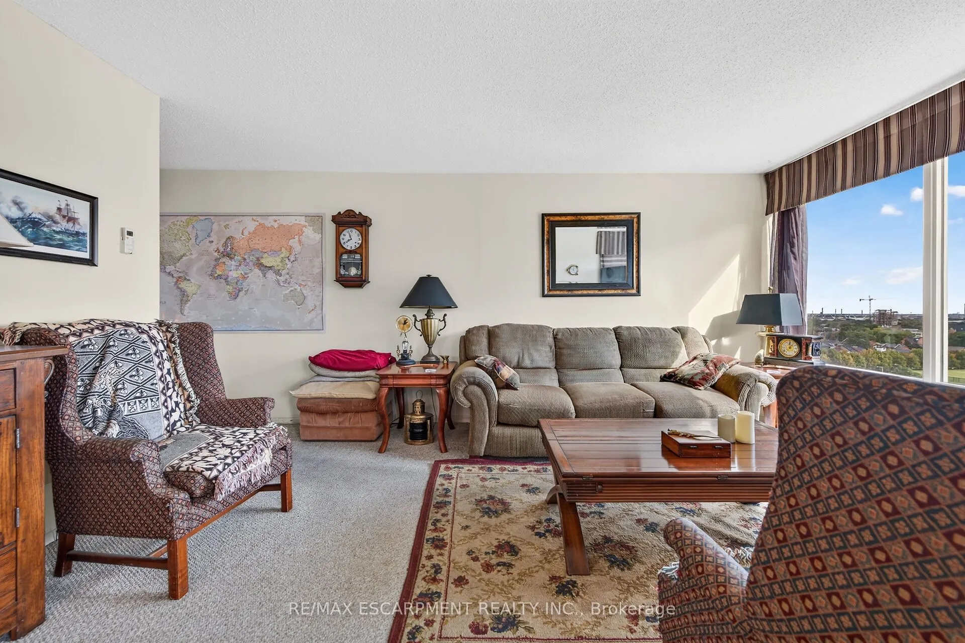 75 QUEEN Street N #1203