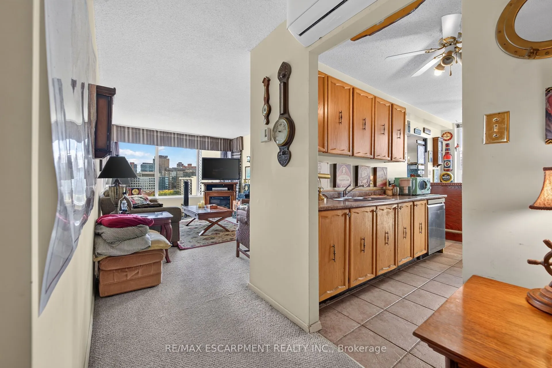75 QUEEN Street N #1203