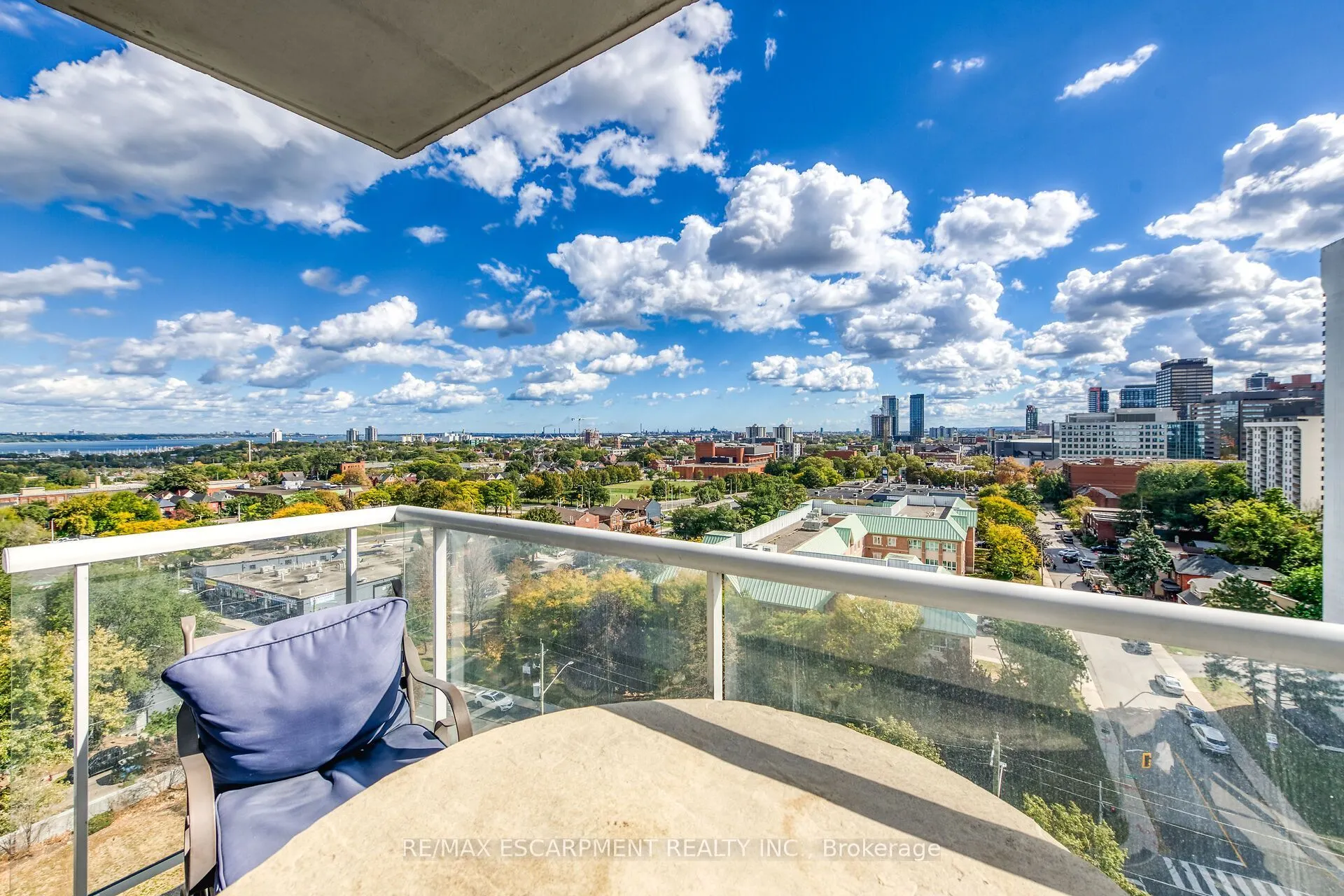 75 QUEEN Street N #1203