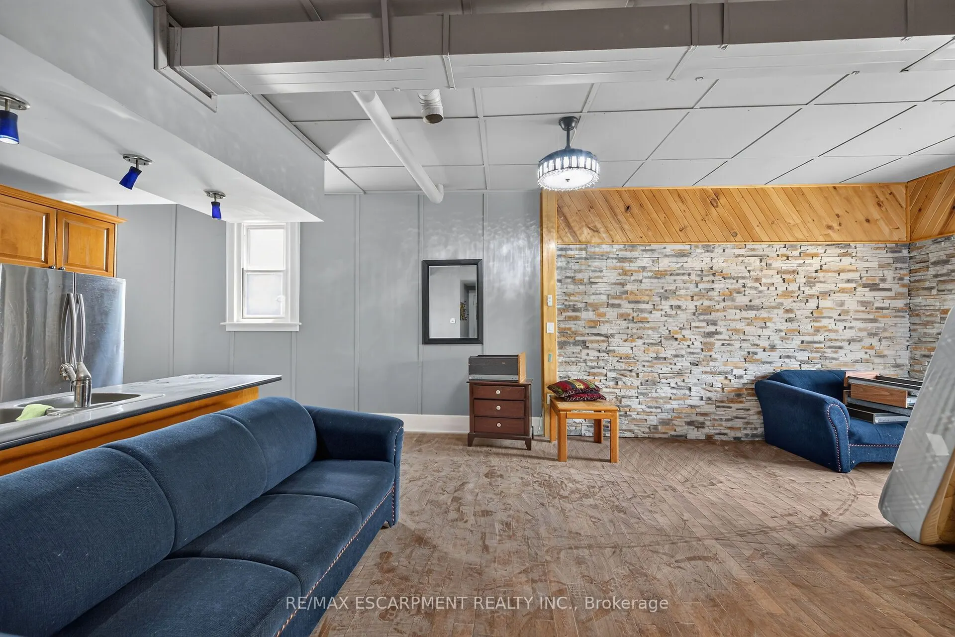 75 QUEEN Street N #1203