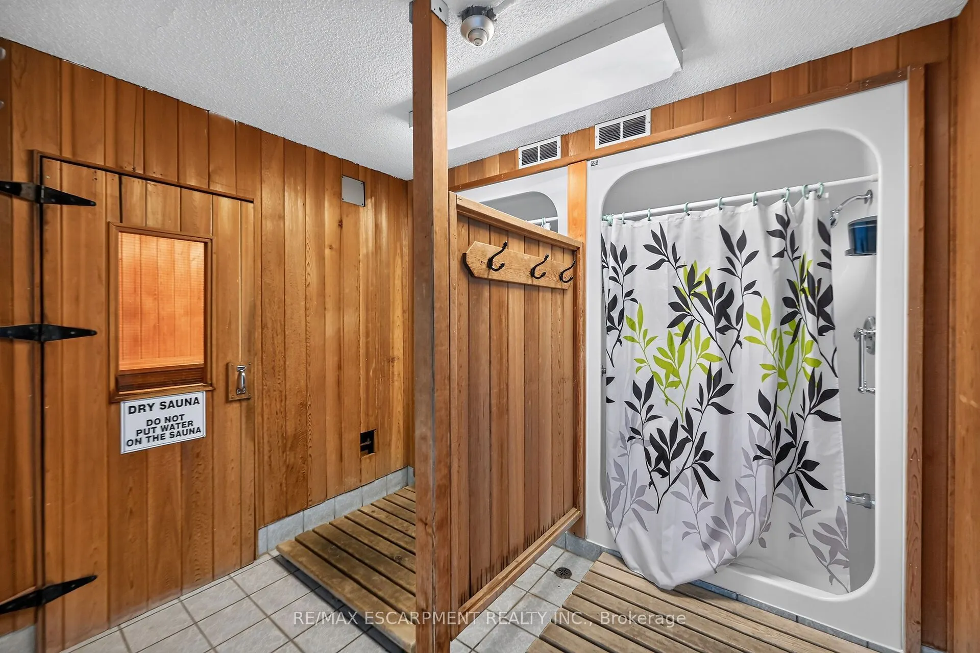 75 QUEEN Street N #1203