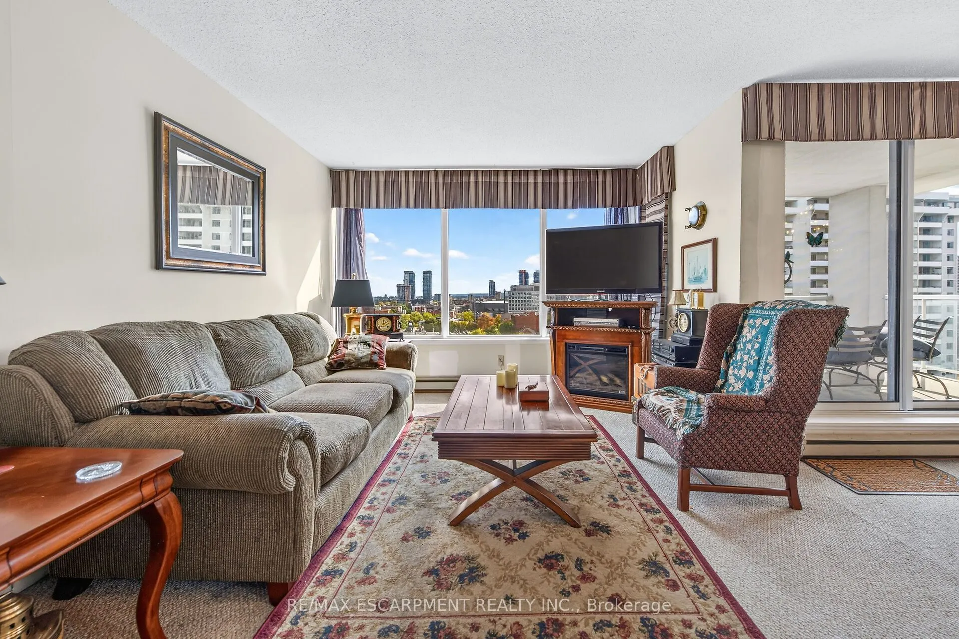 75 QUEEN Street N #1203