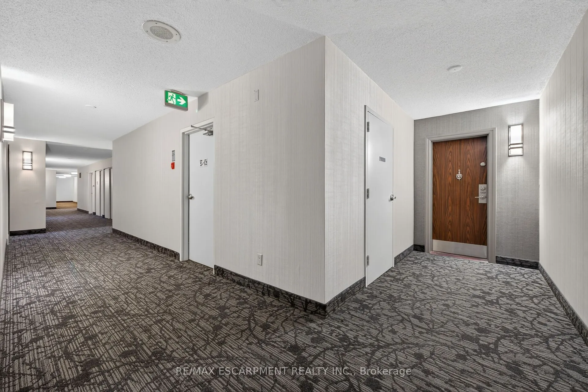 75 QUEEN Street N #1203
