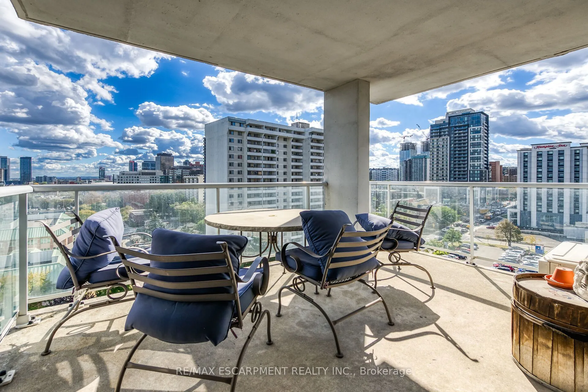 75 QUEEN Street N #1203
