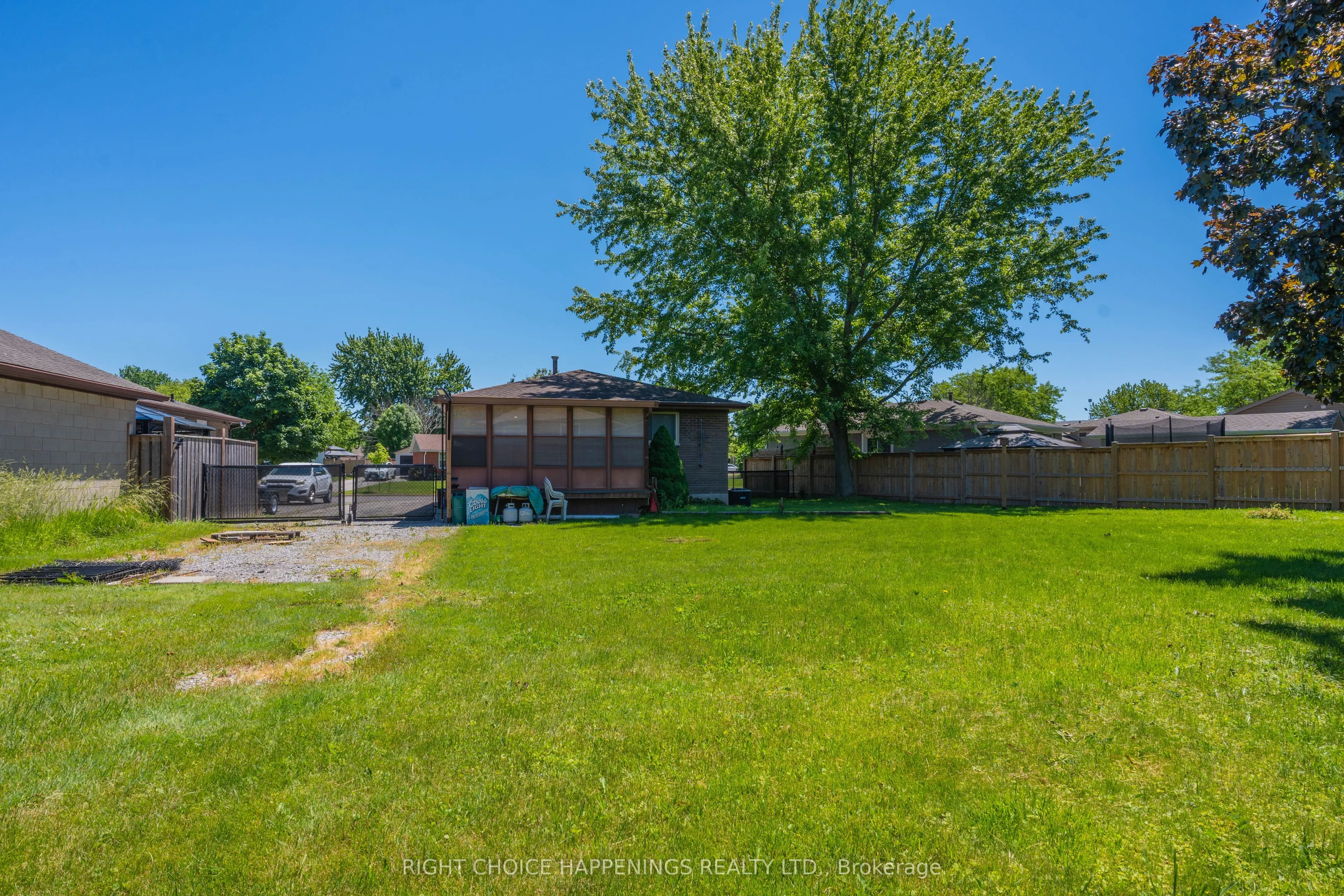 10 Newleaf Crescent