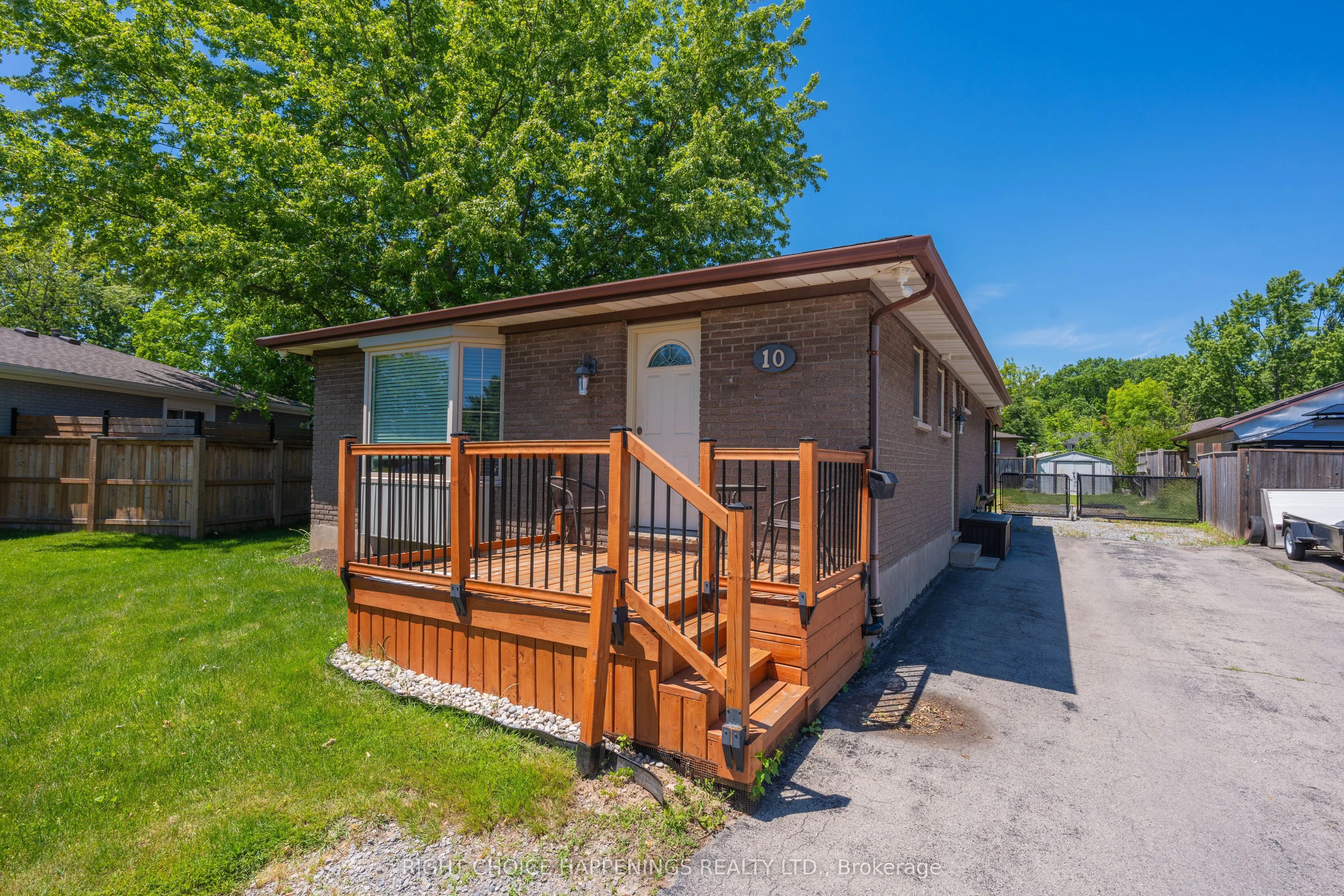 10 Newleaf Crescent