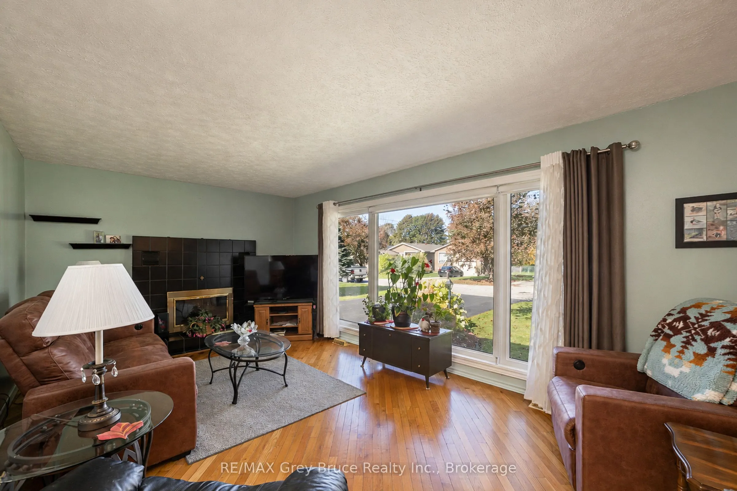 617 17th Street W