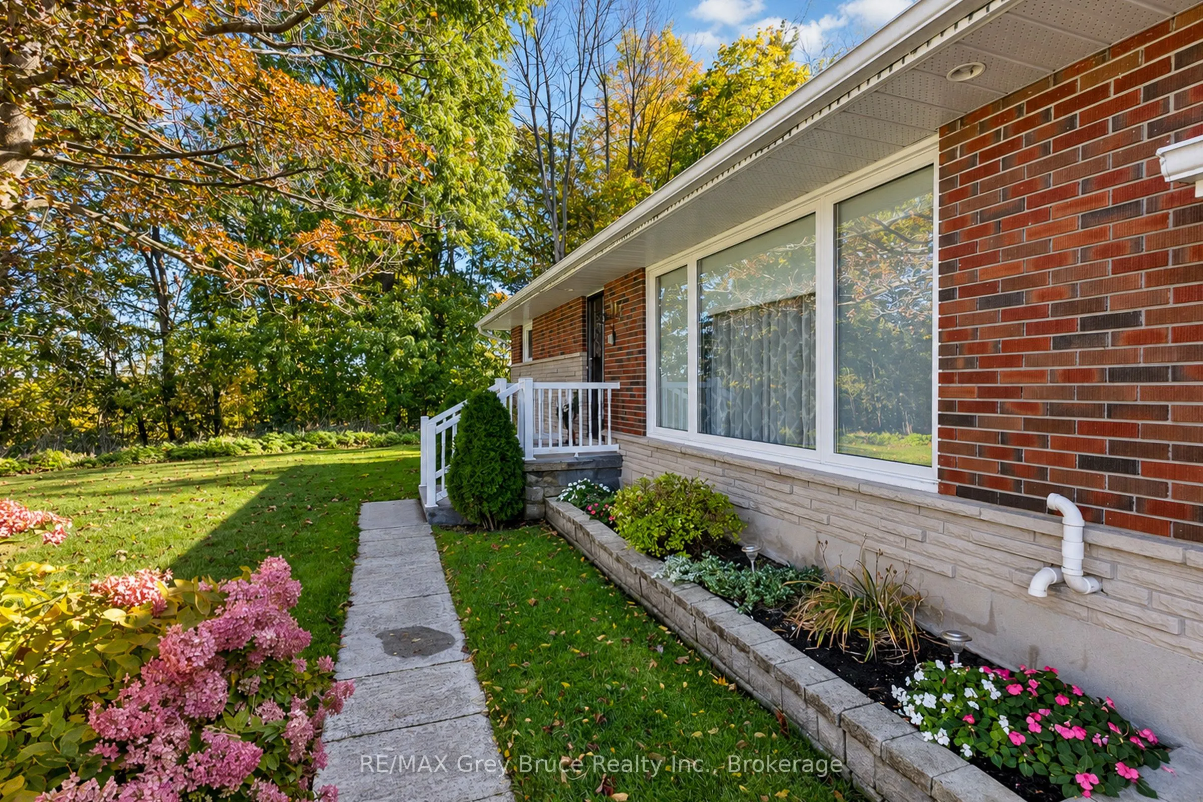 617 17th Street W