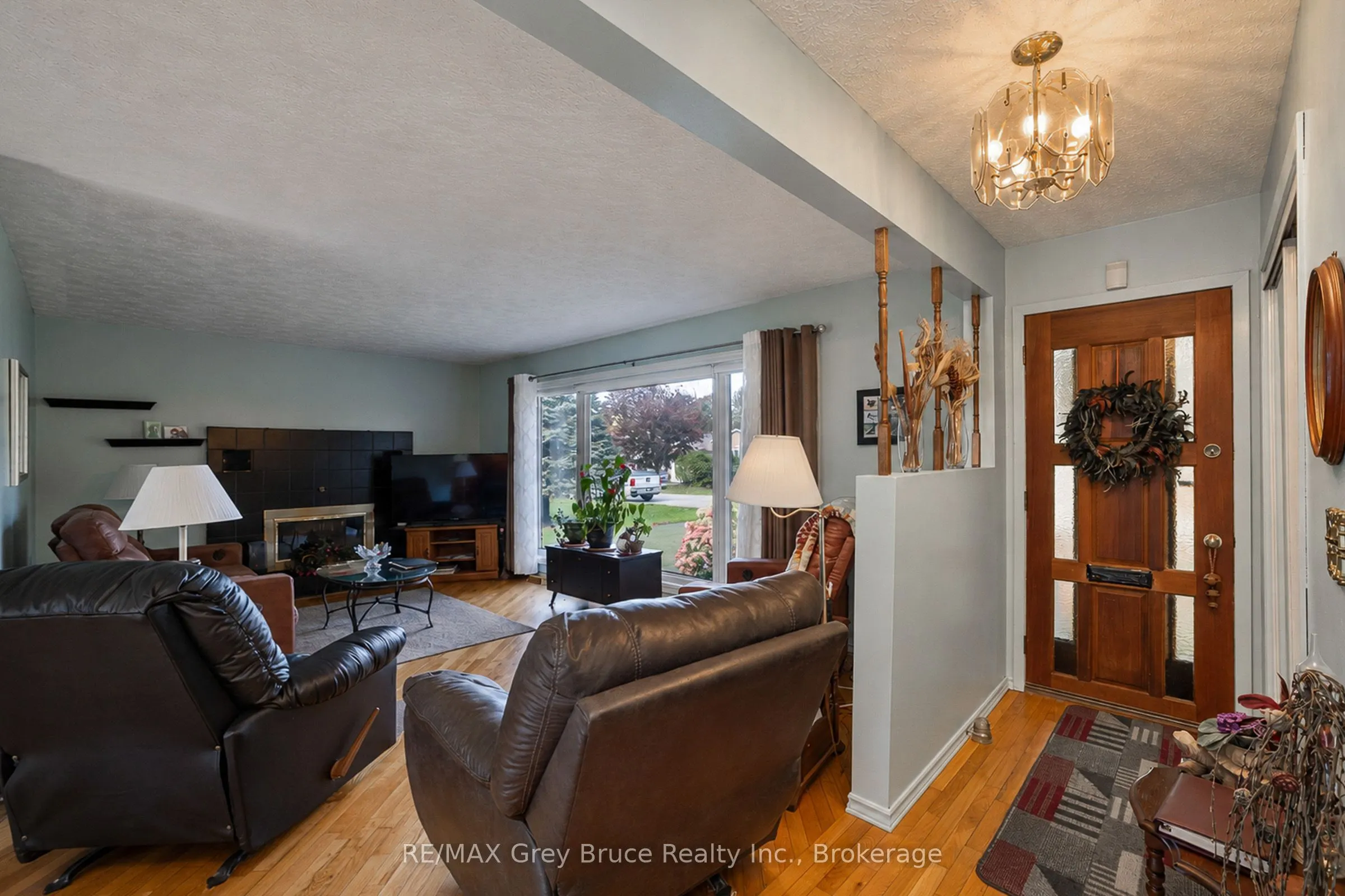 617 17th Street W