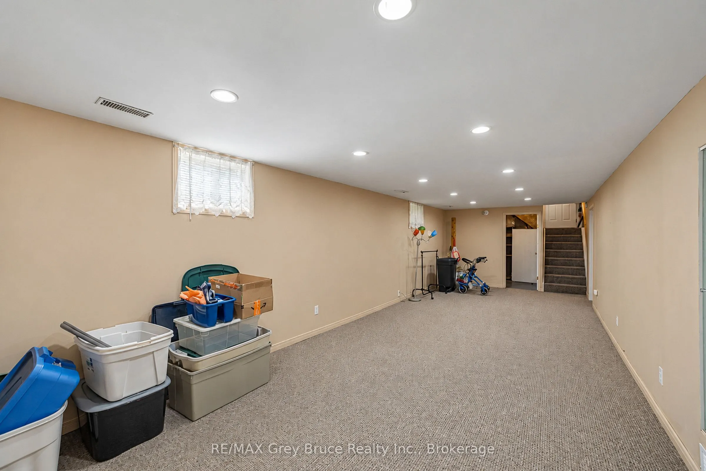 617 17th Street W