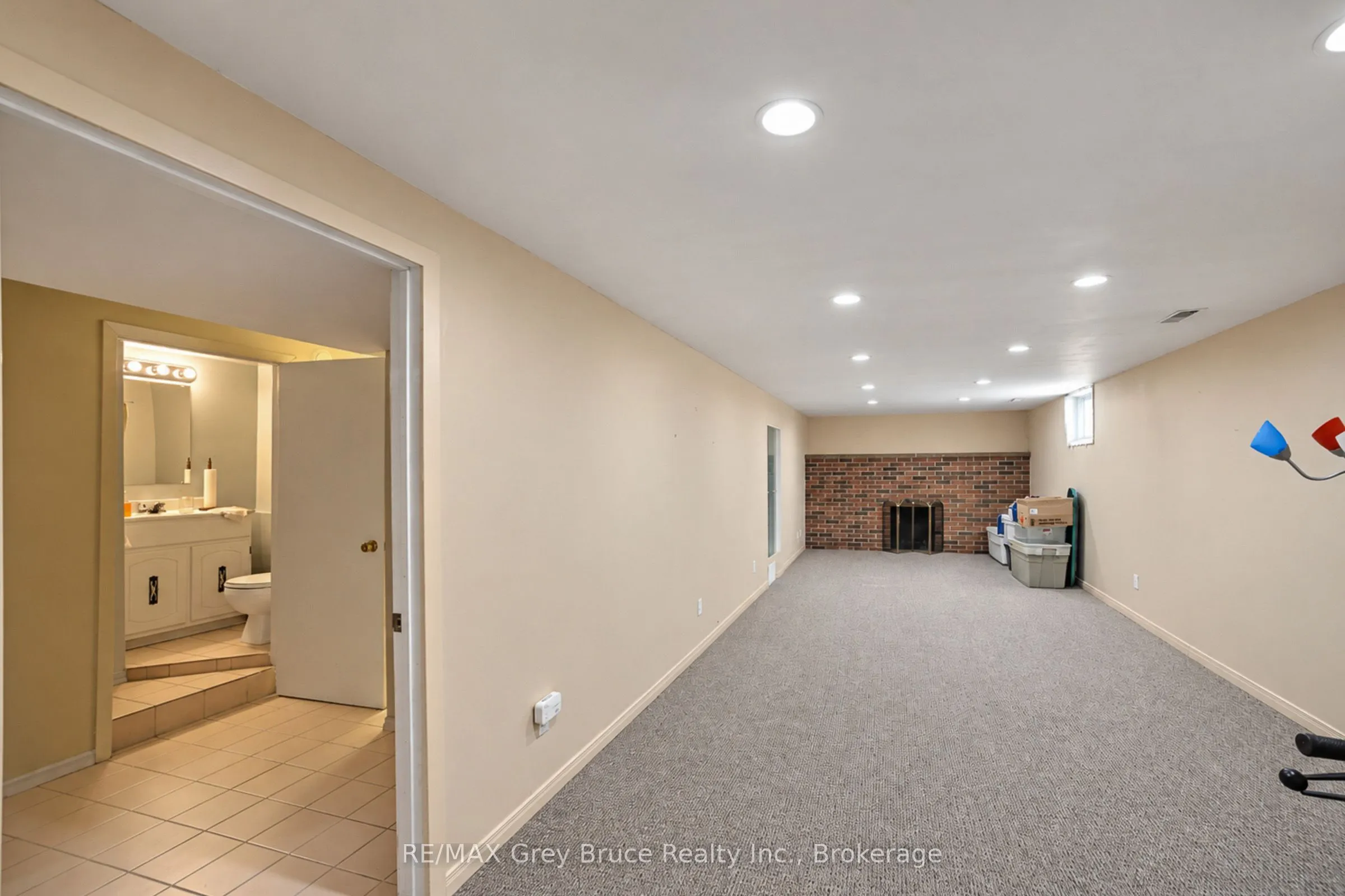 617 17th Street W