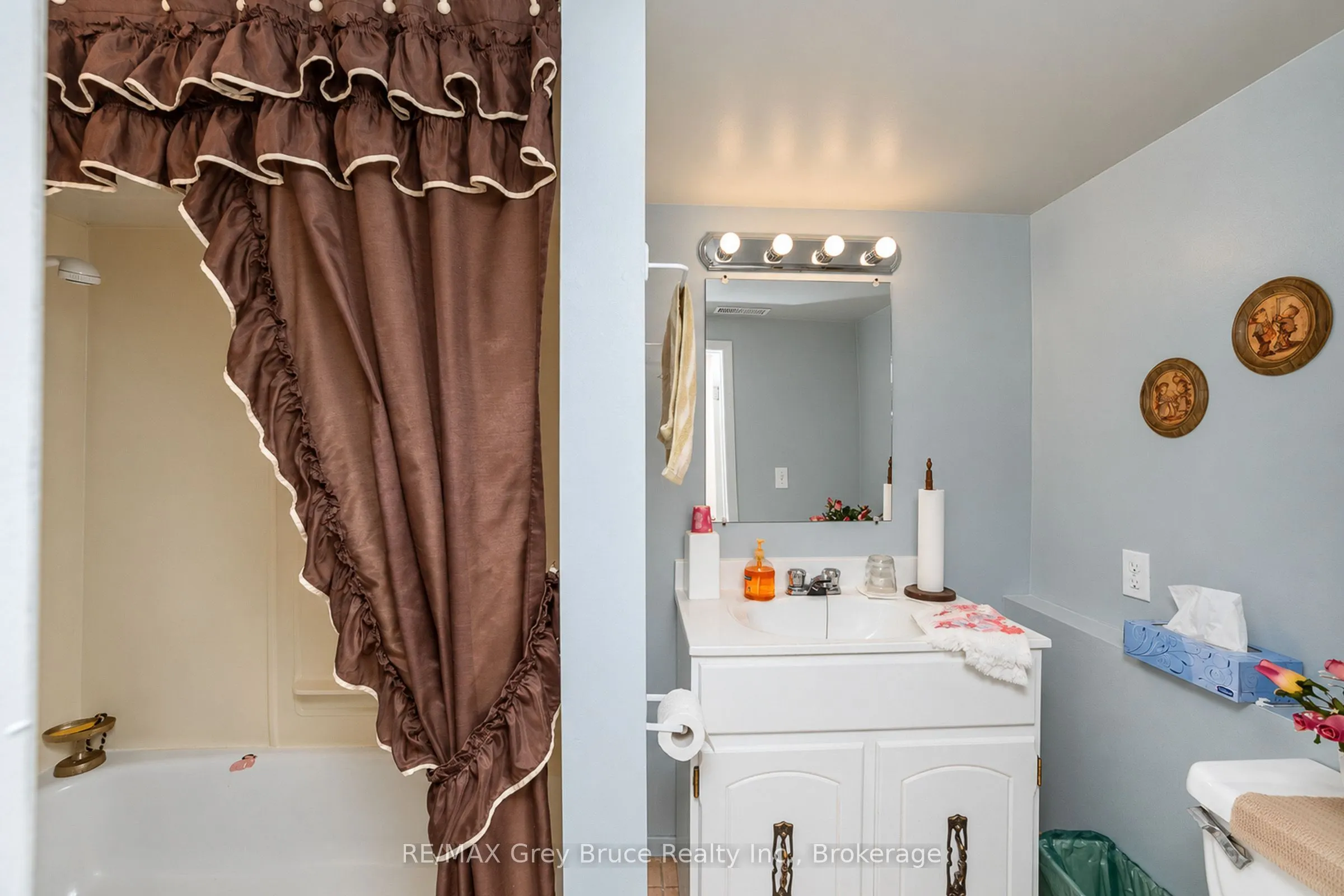 617 17th Street W