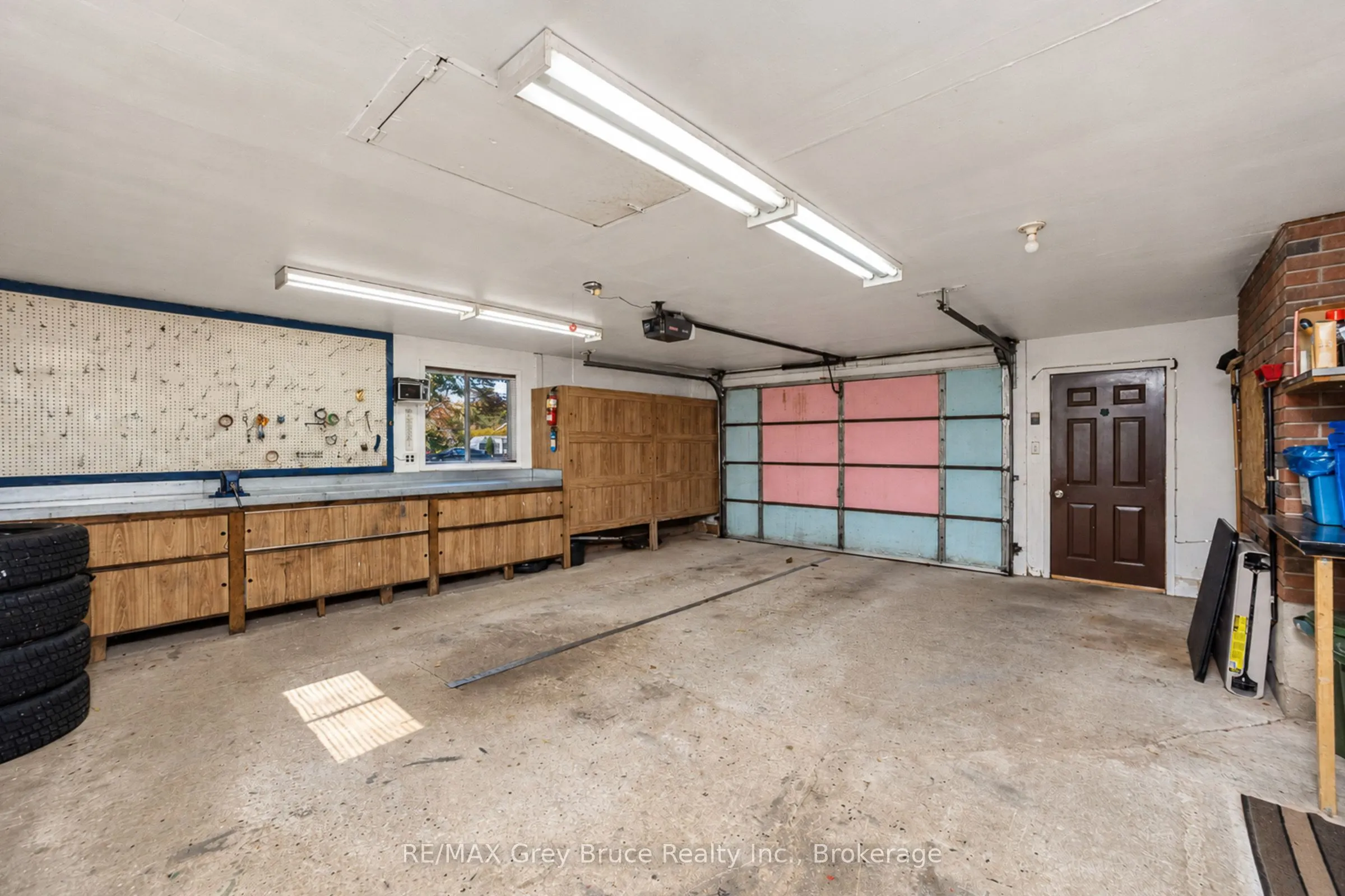 617 17th Street W