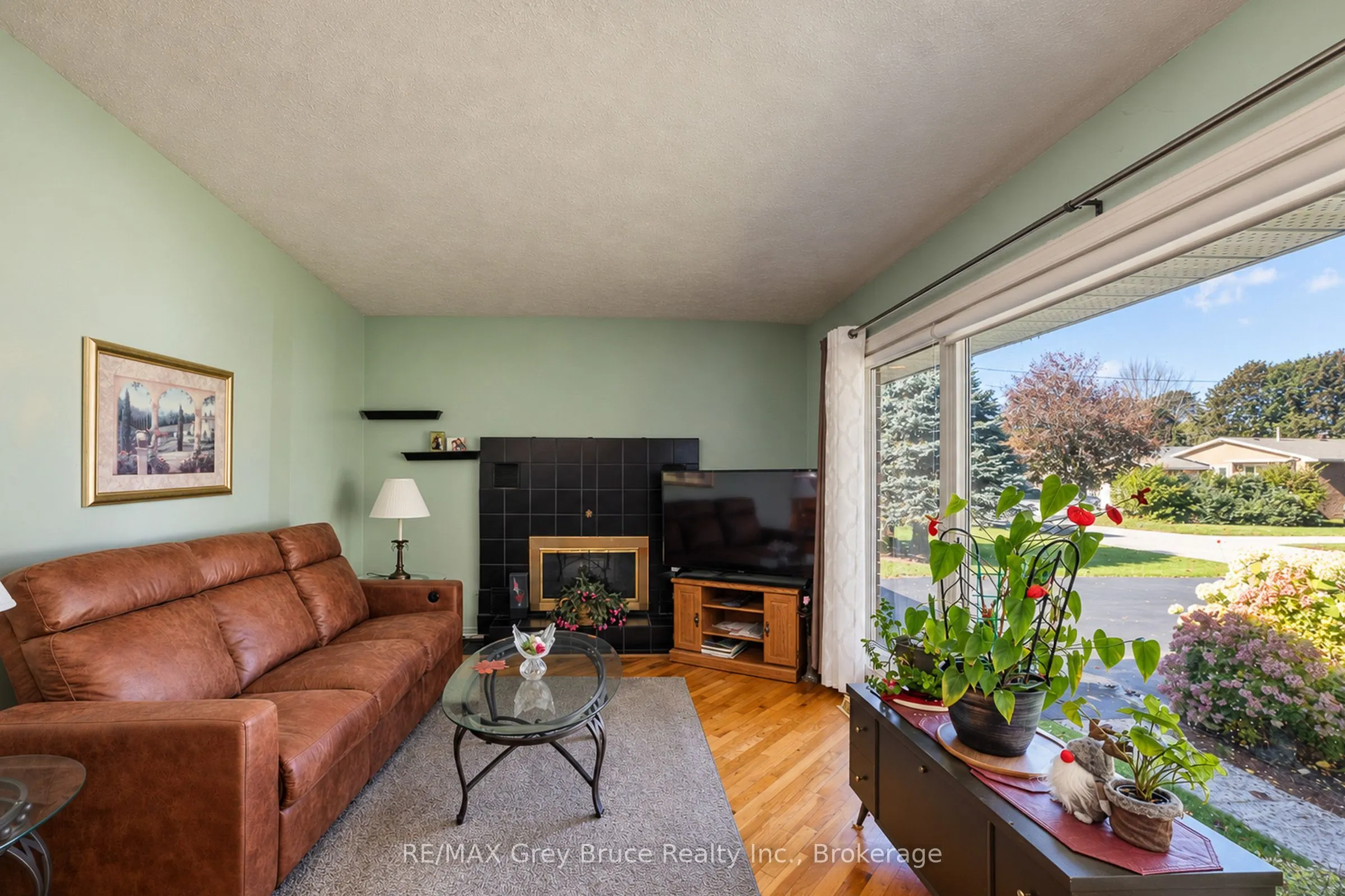 617 17th Street W