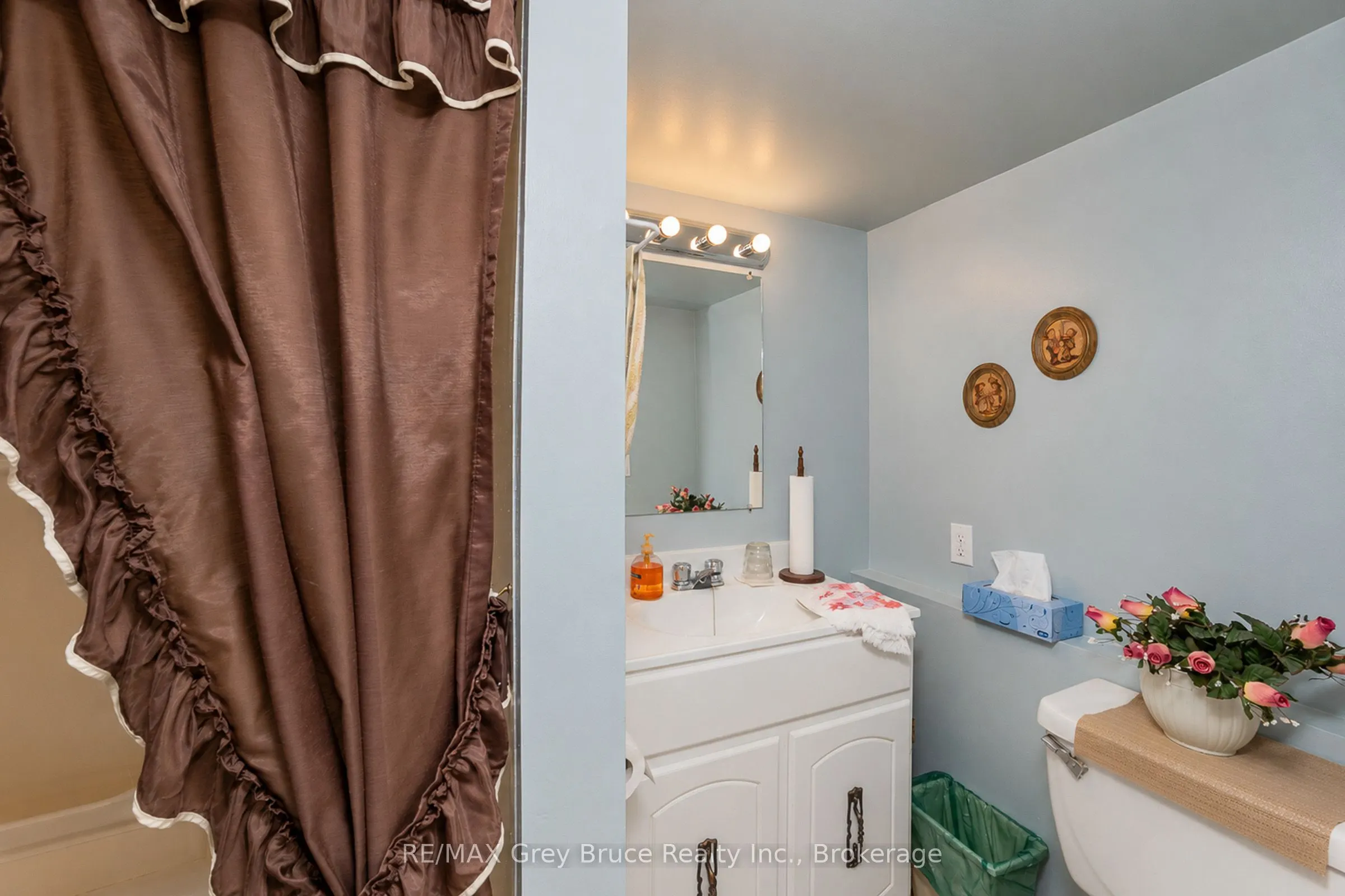 617 17th Street W