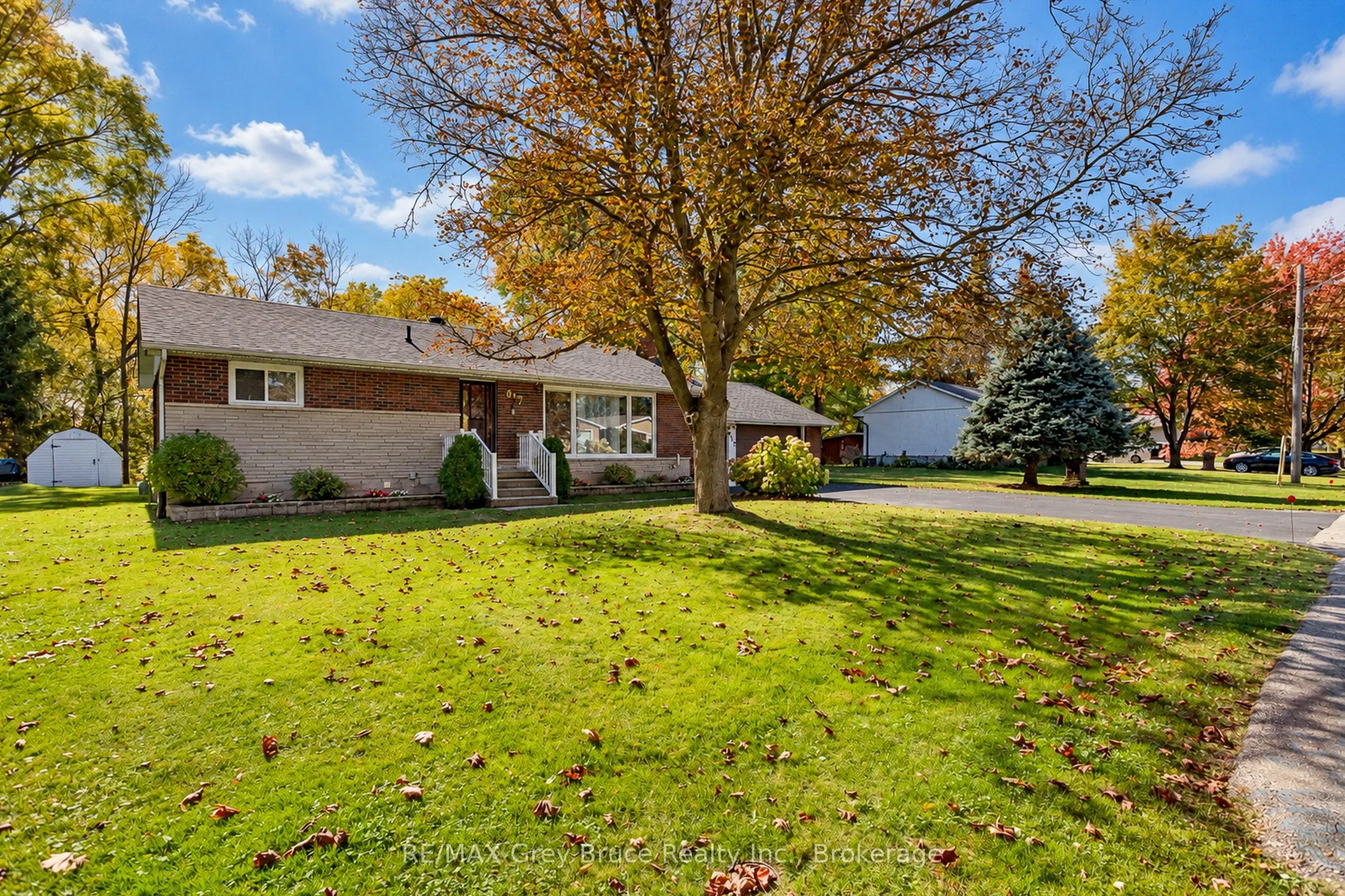 617 17th Street W
