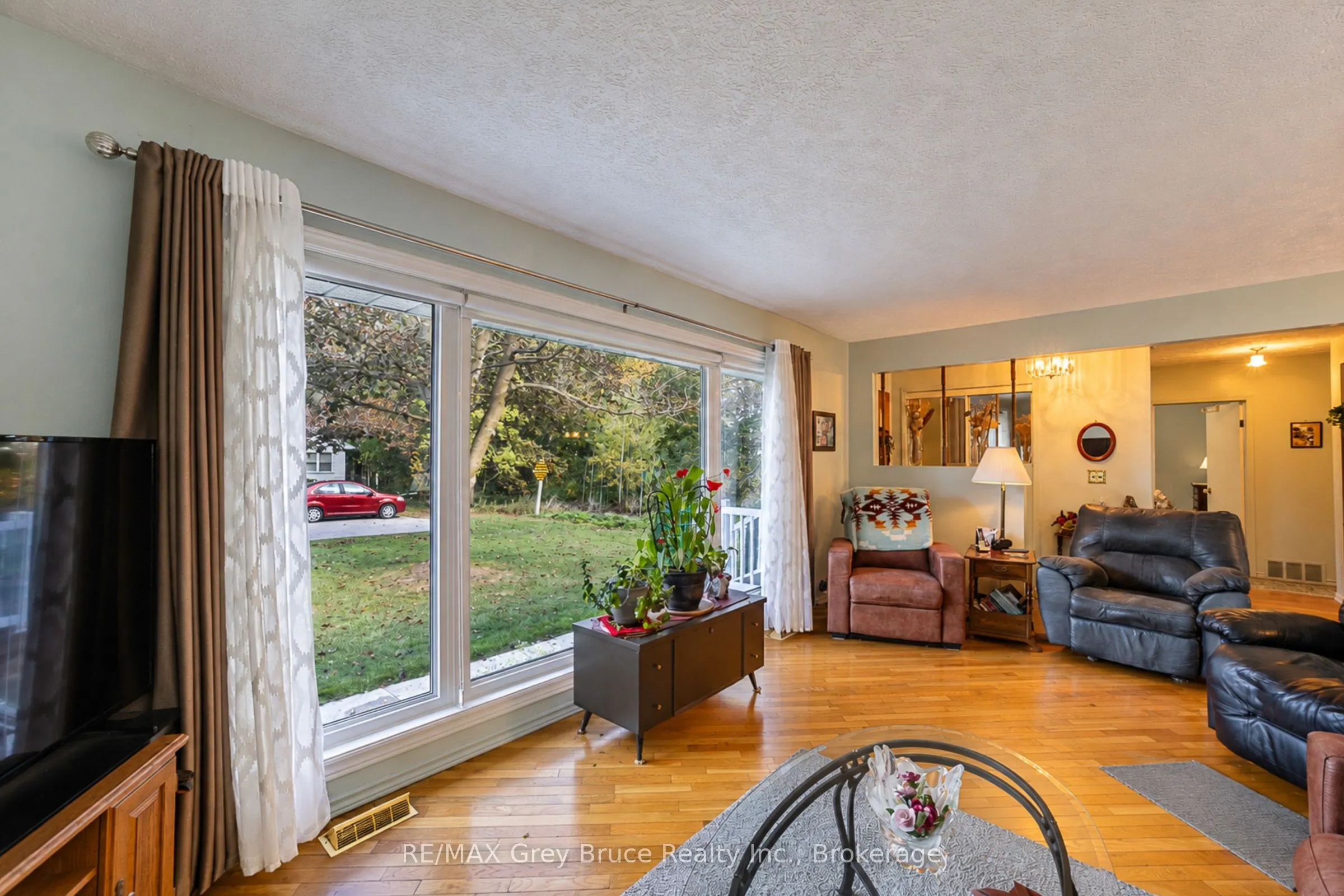 617 17th Street W