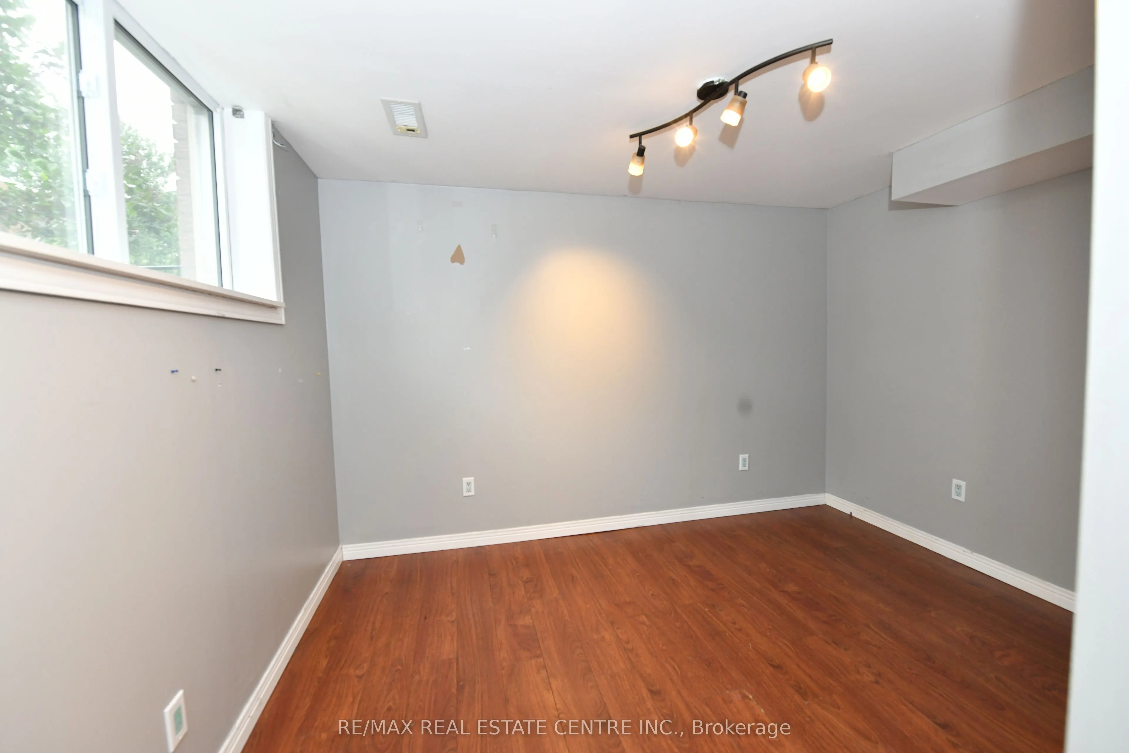 37 Ebury Crescent