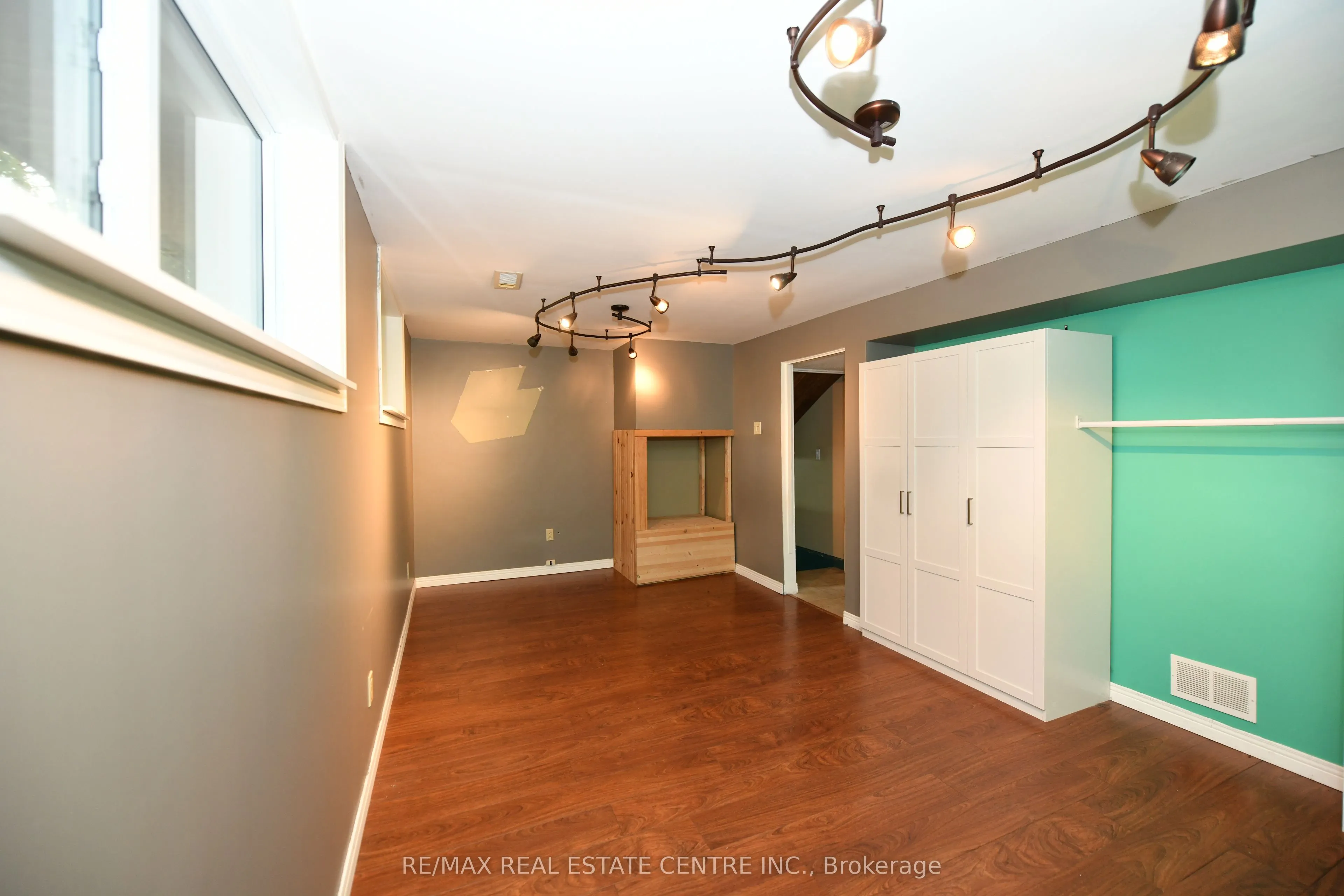 37 Ebury Crescent