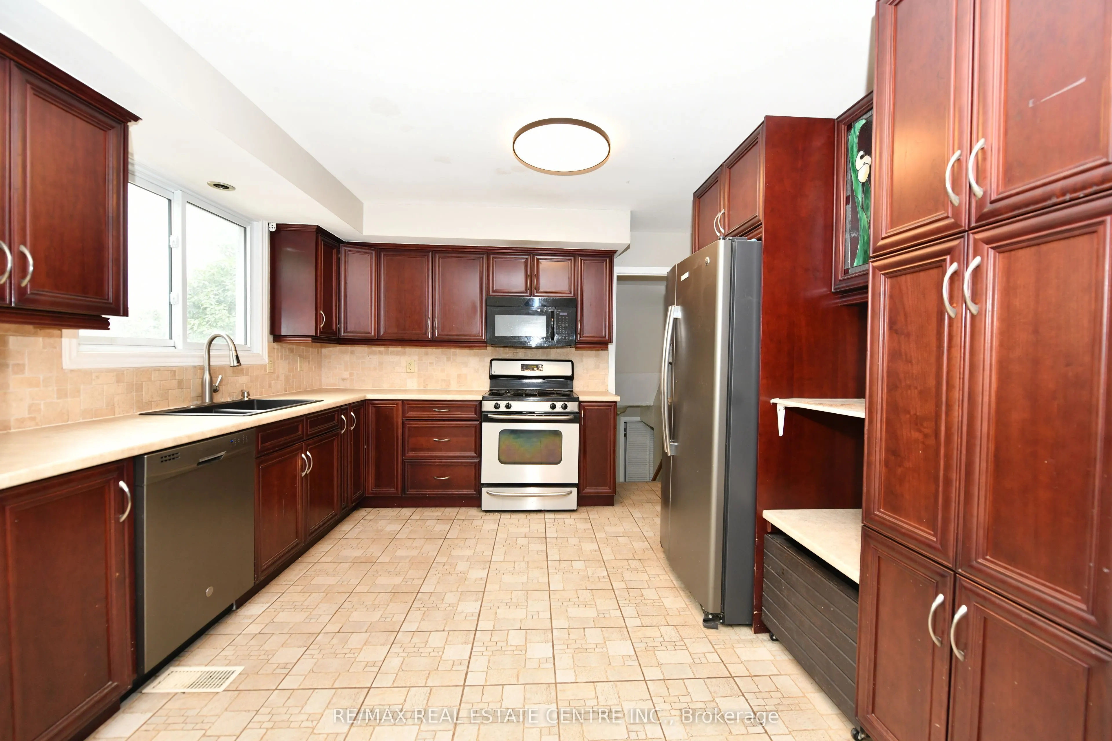 37 Ebury Crescent
