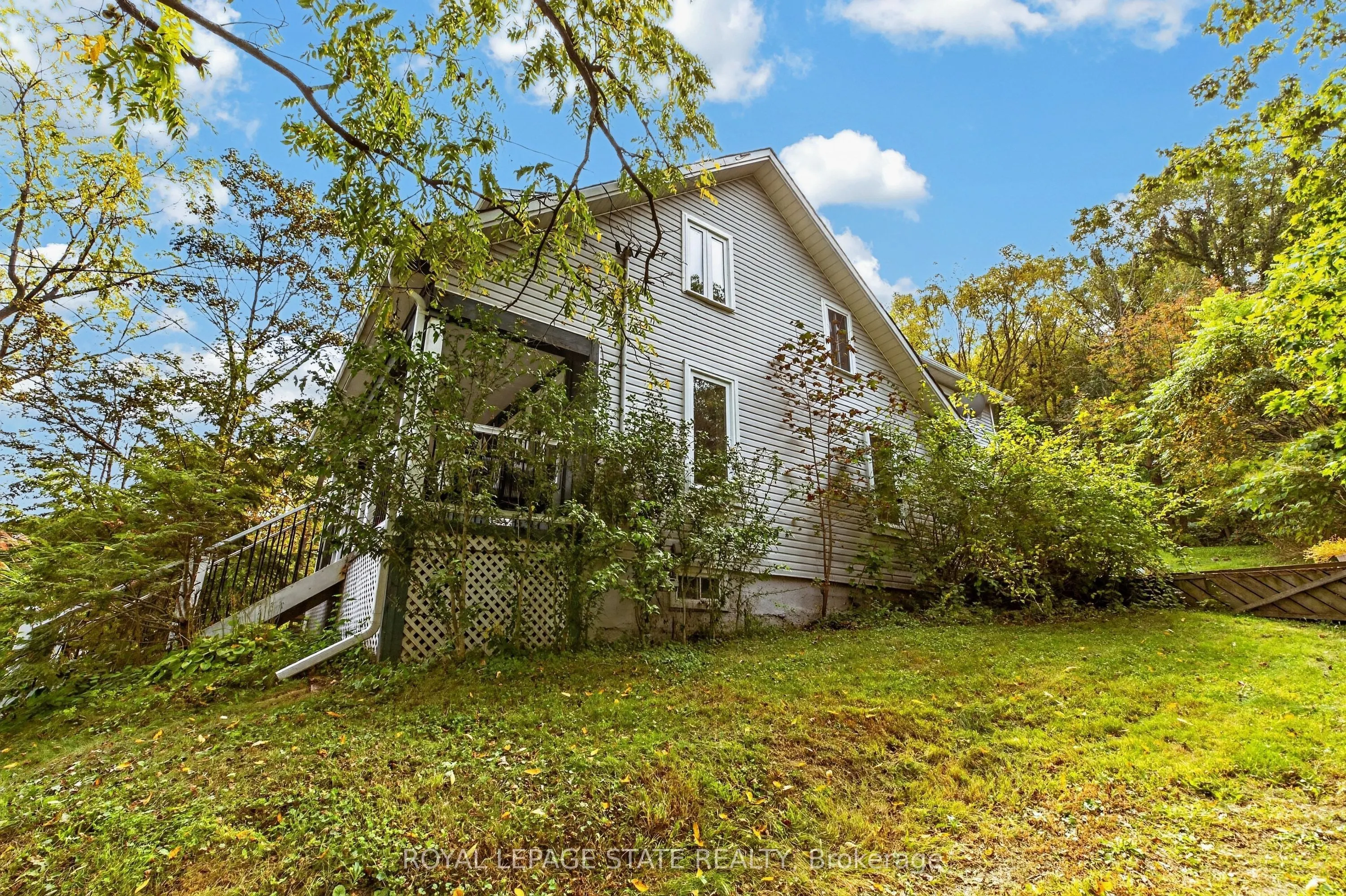 211 Main Street W