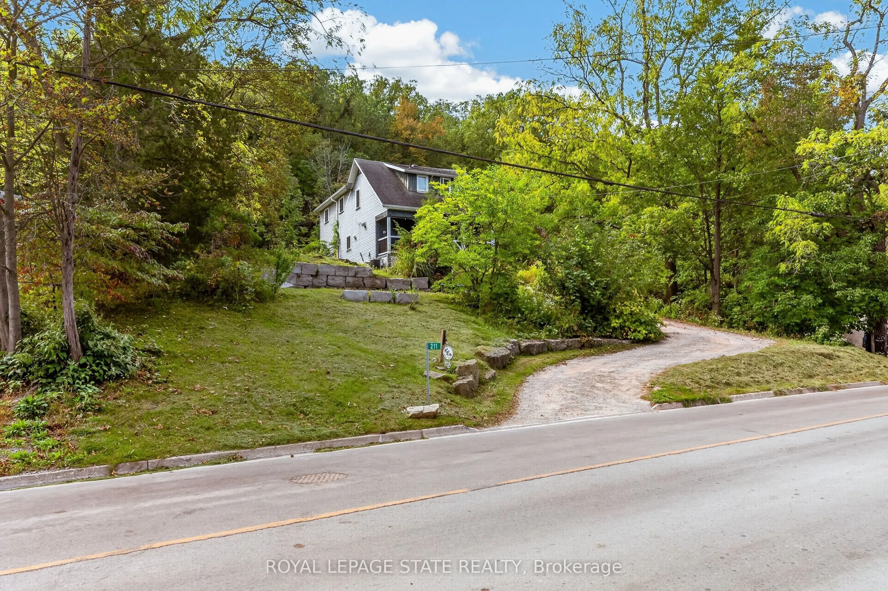 211 Main Street W