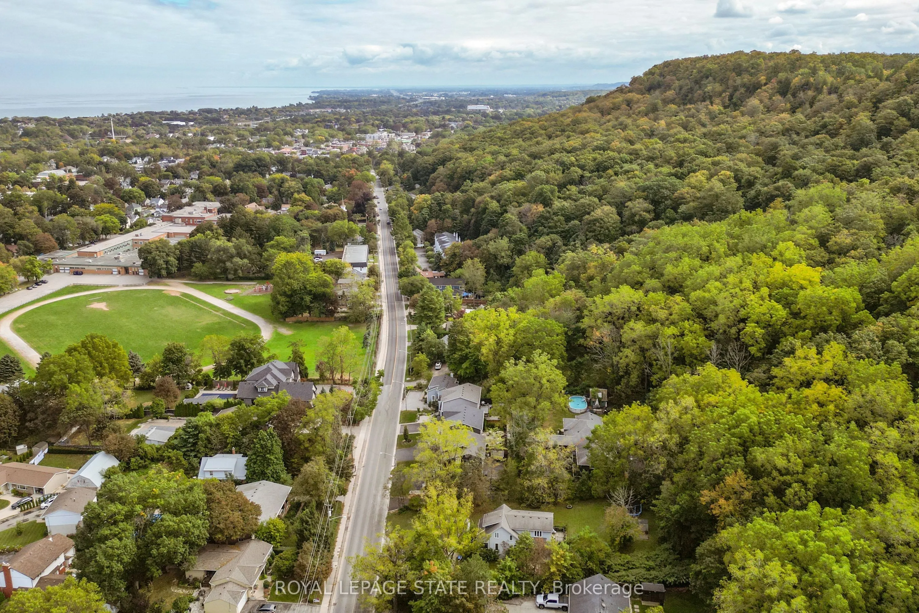 211 Main Street W