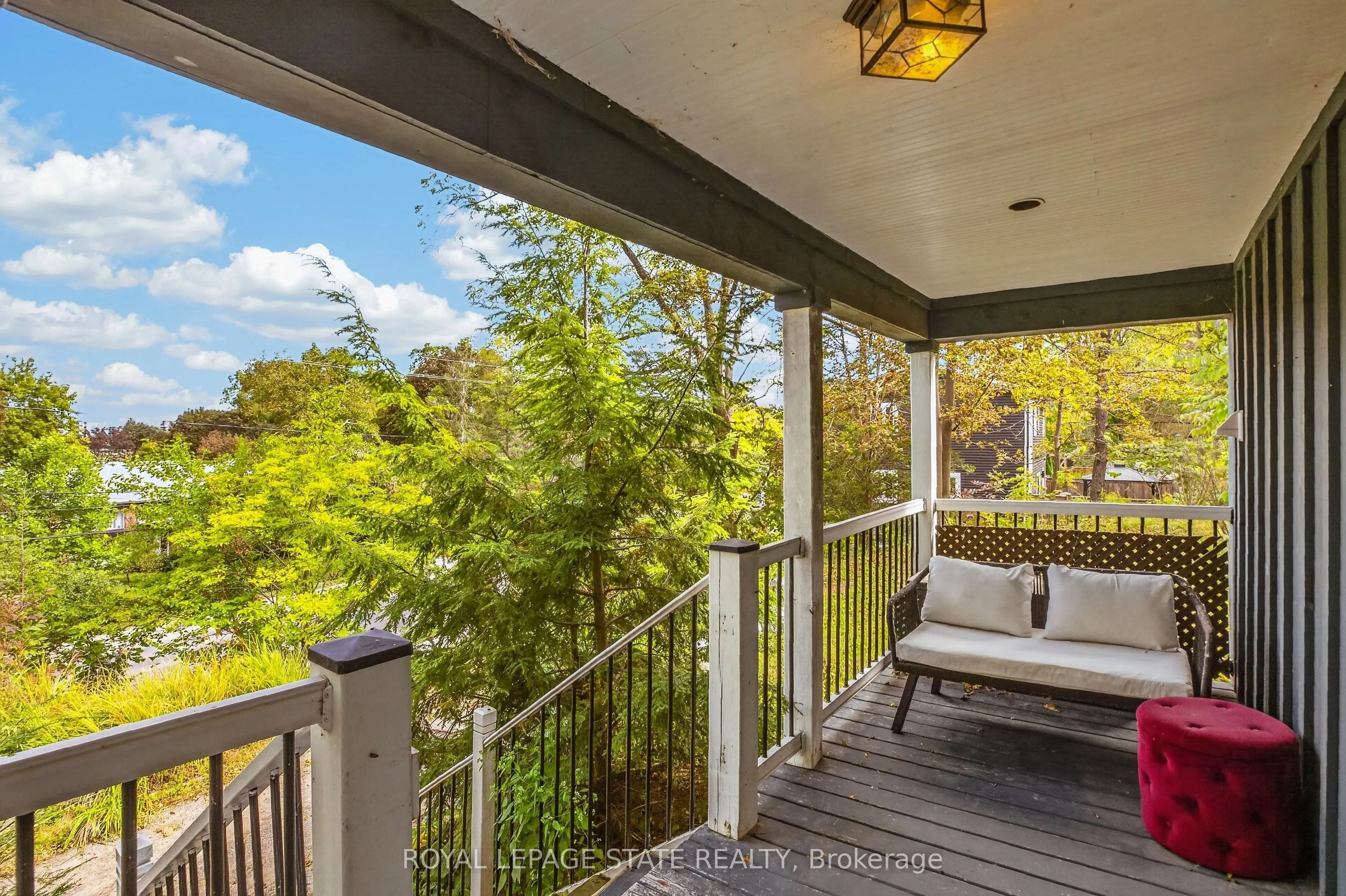 211 Main Street W
