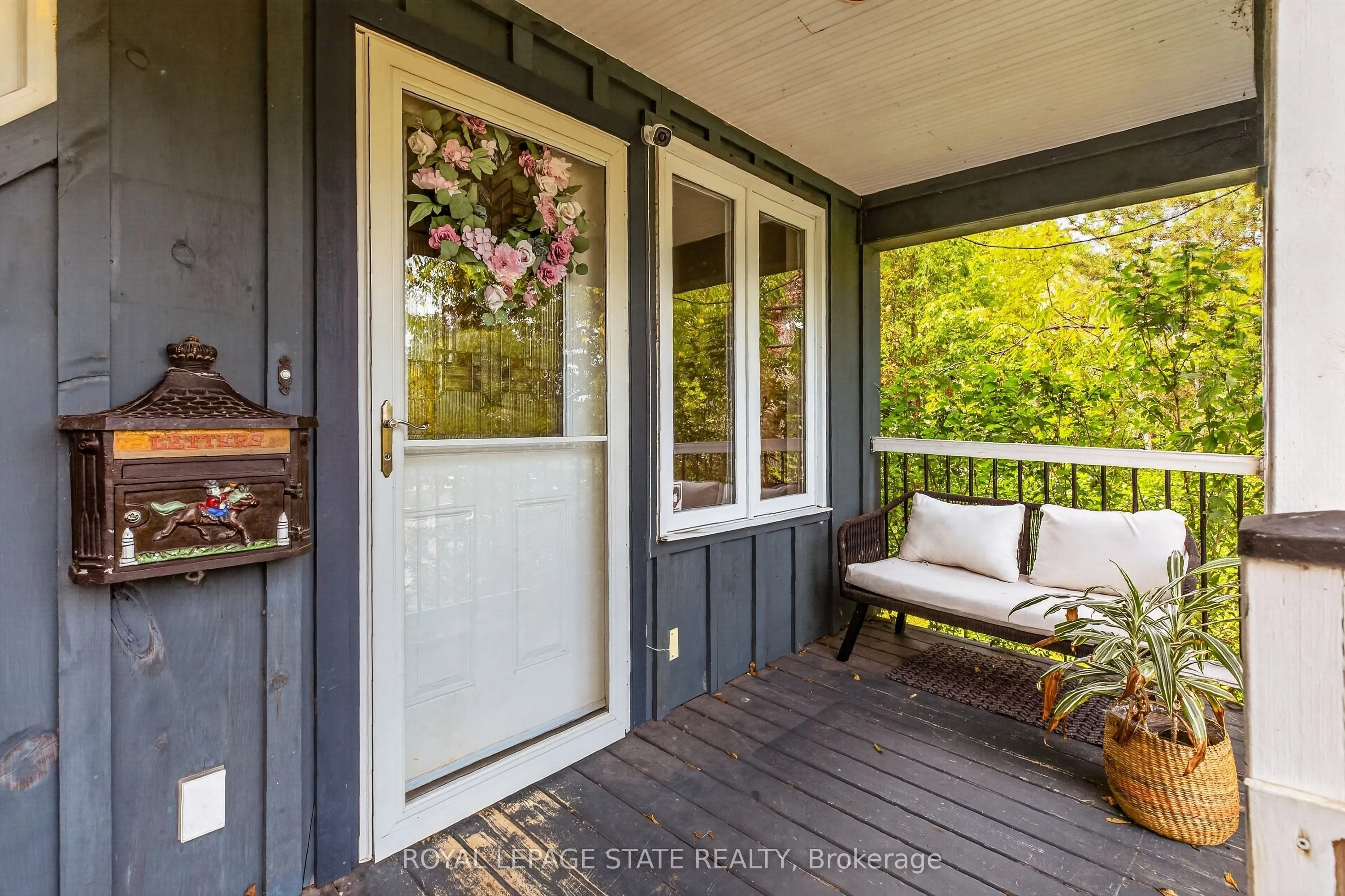 211 Main Street W