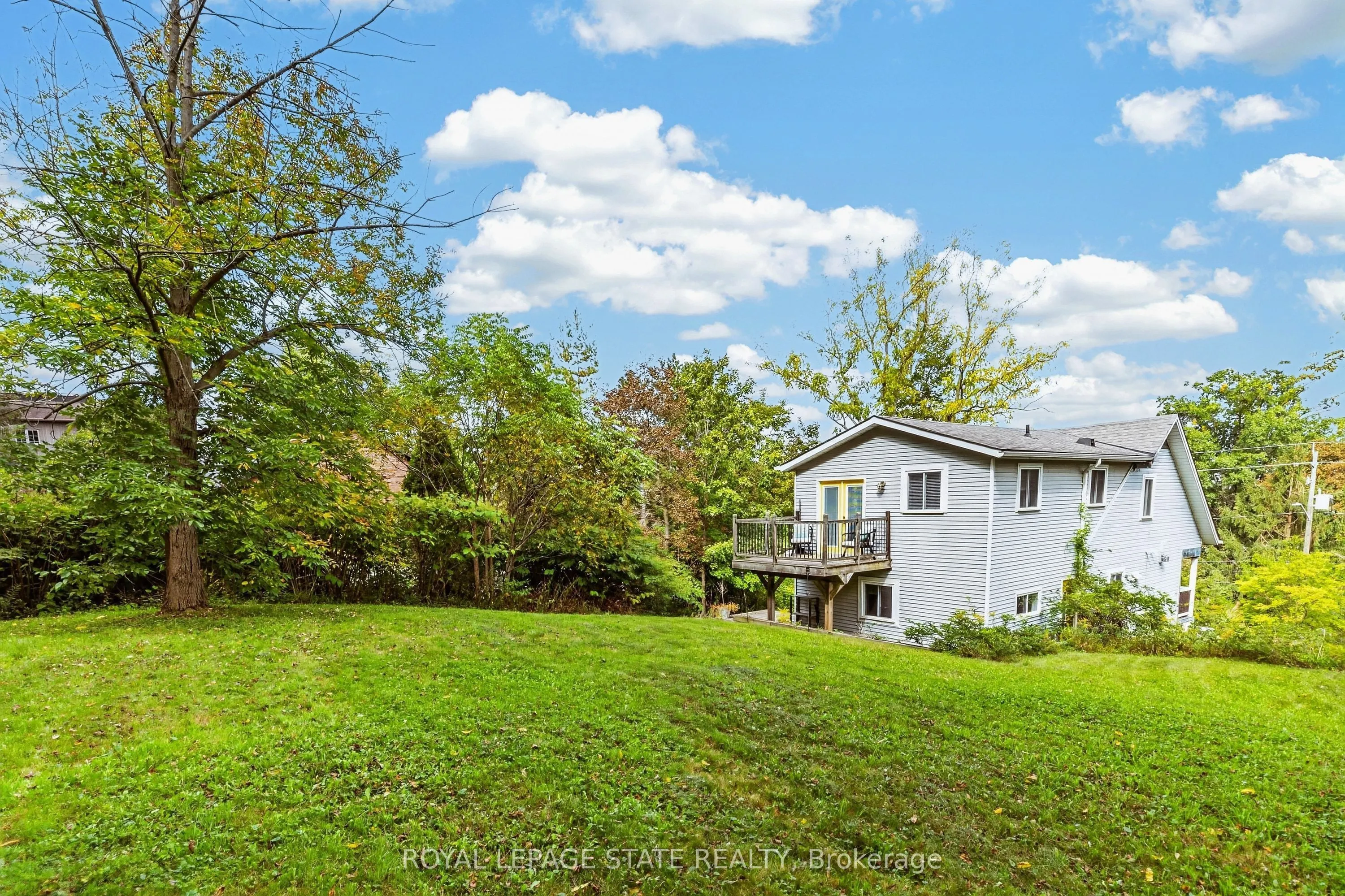 211 Main Street W