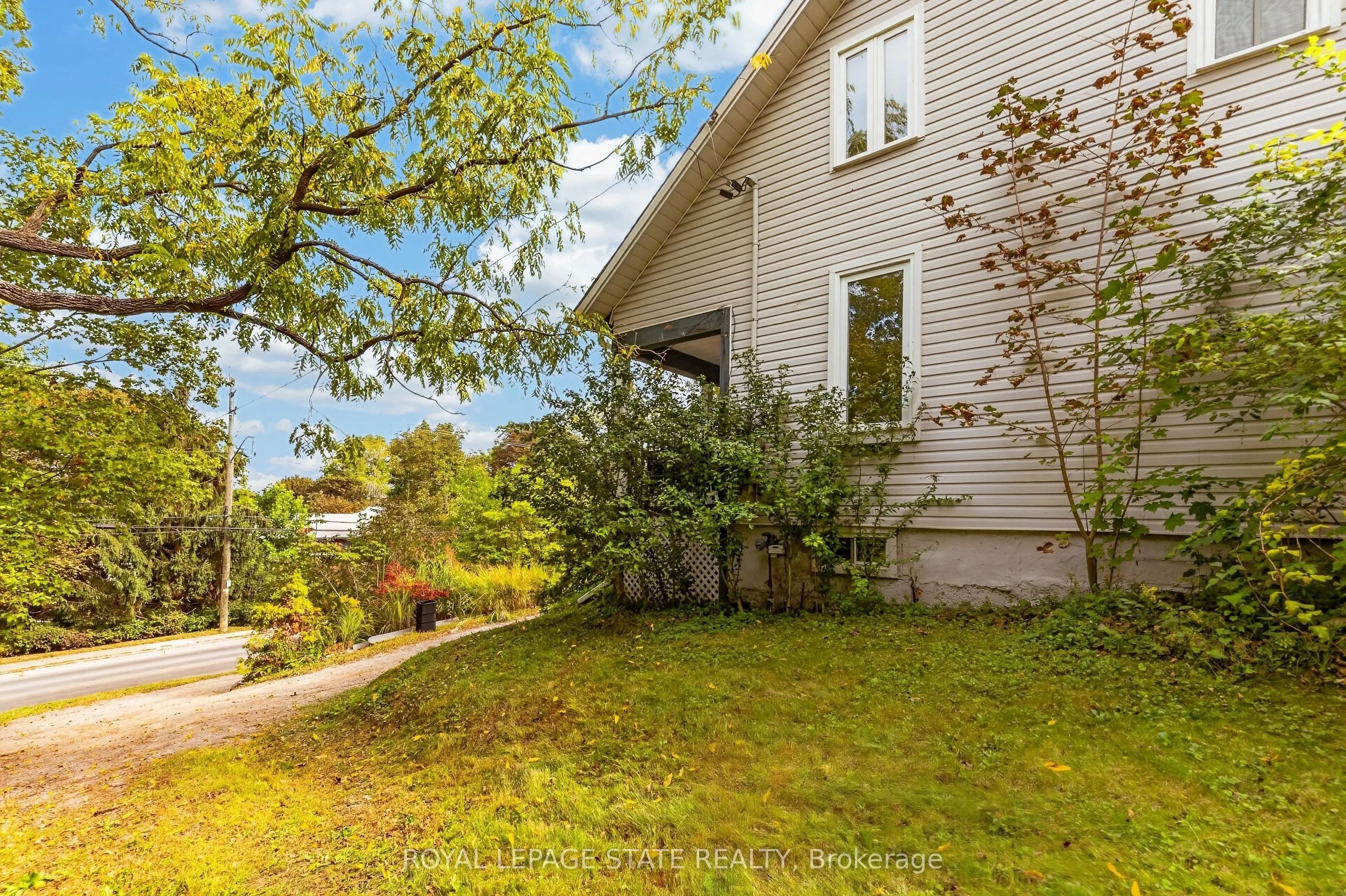 211 Main Street W