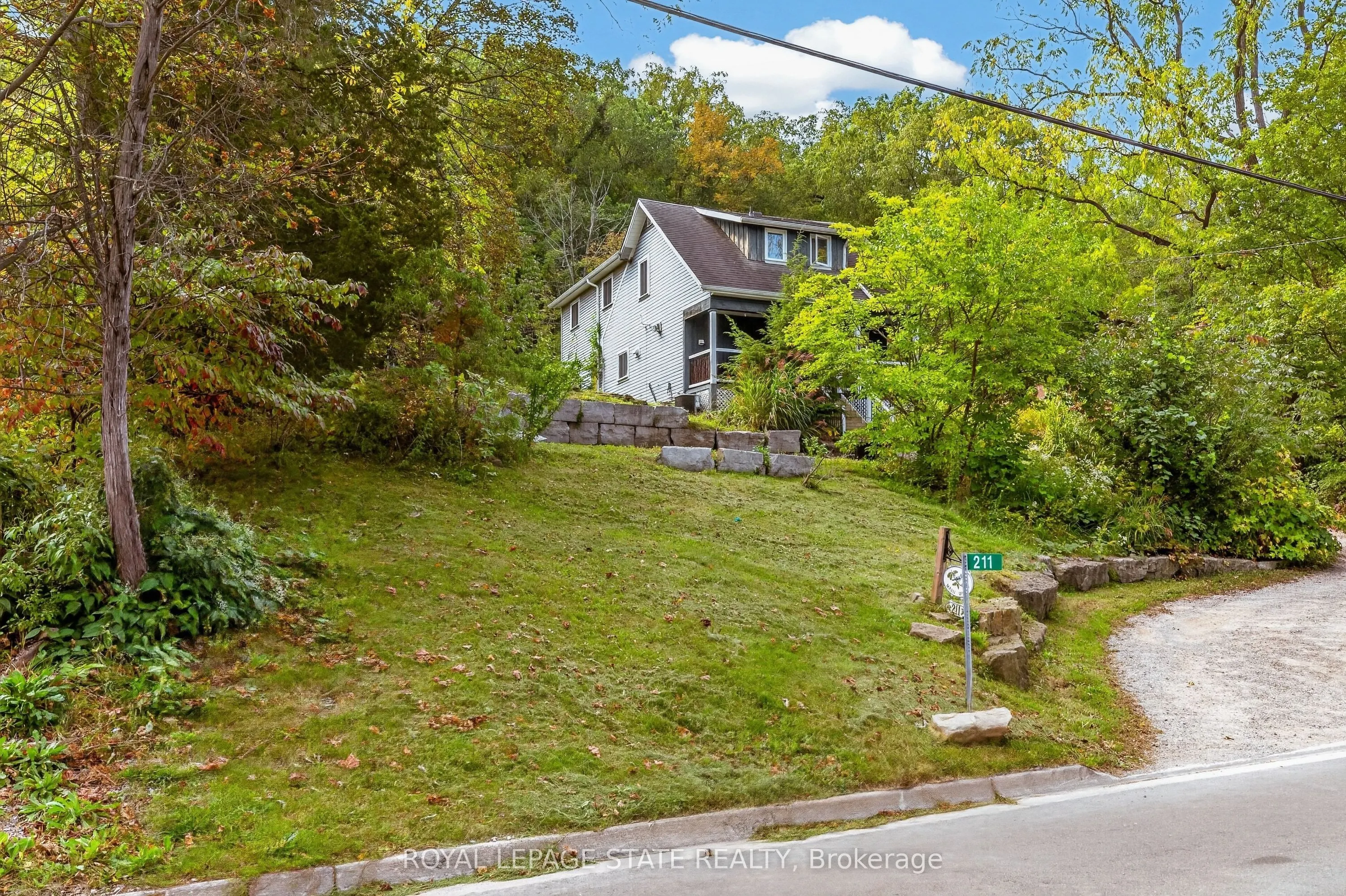 211 Main Street W