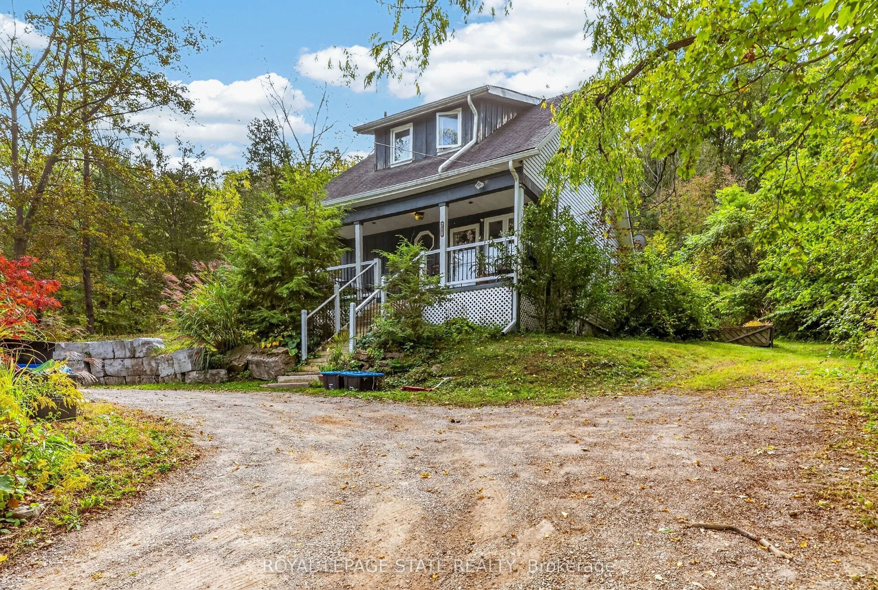 211 Main Street W